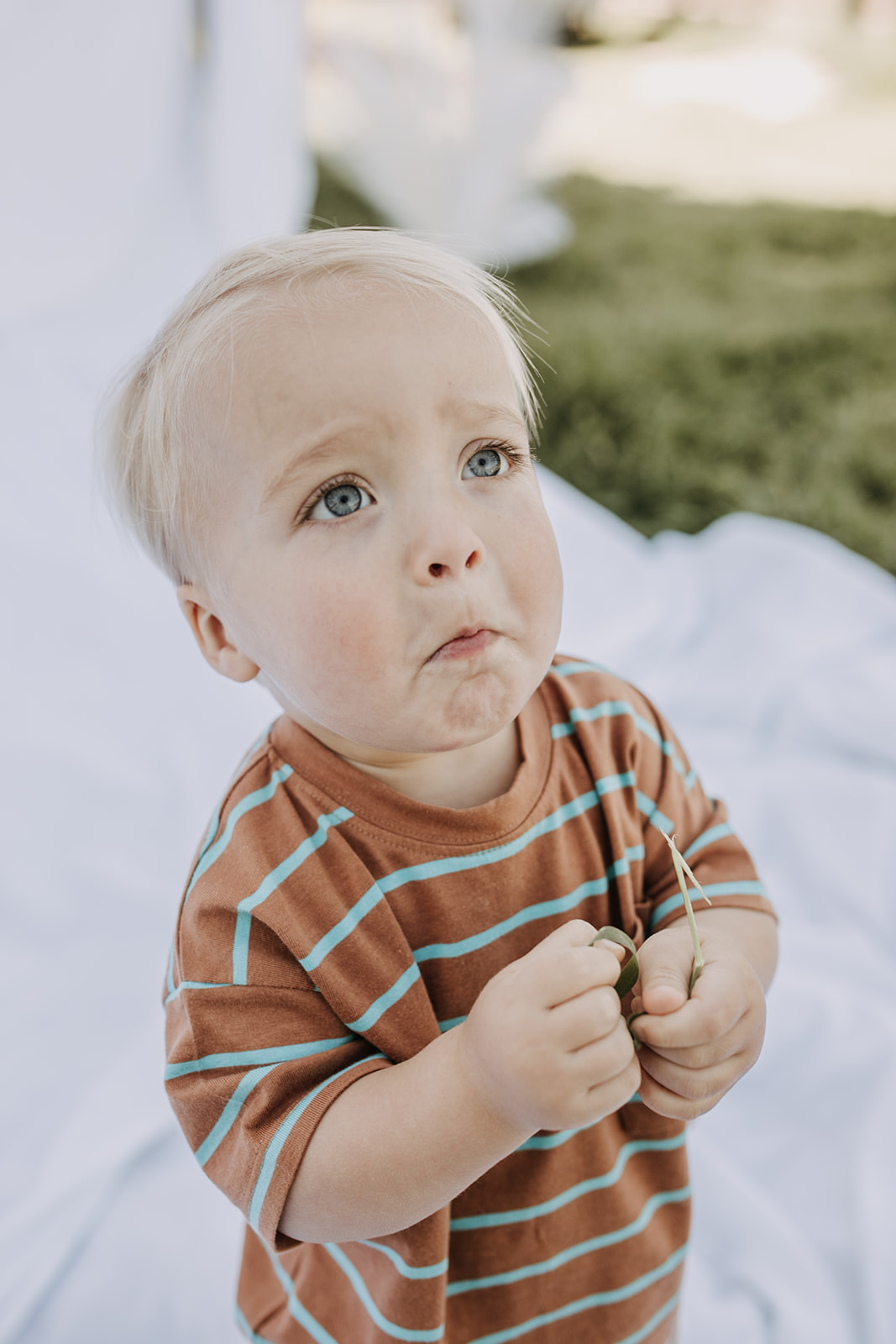 backyard mini mama and me motherhood photos candid motherhood candid family photos family photos San Diego family photographer outdoor family session