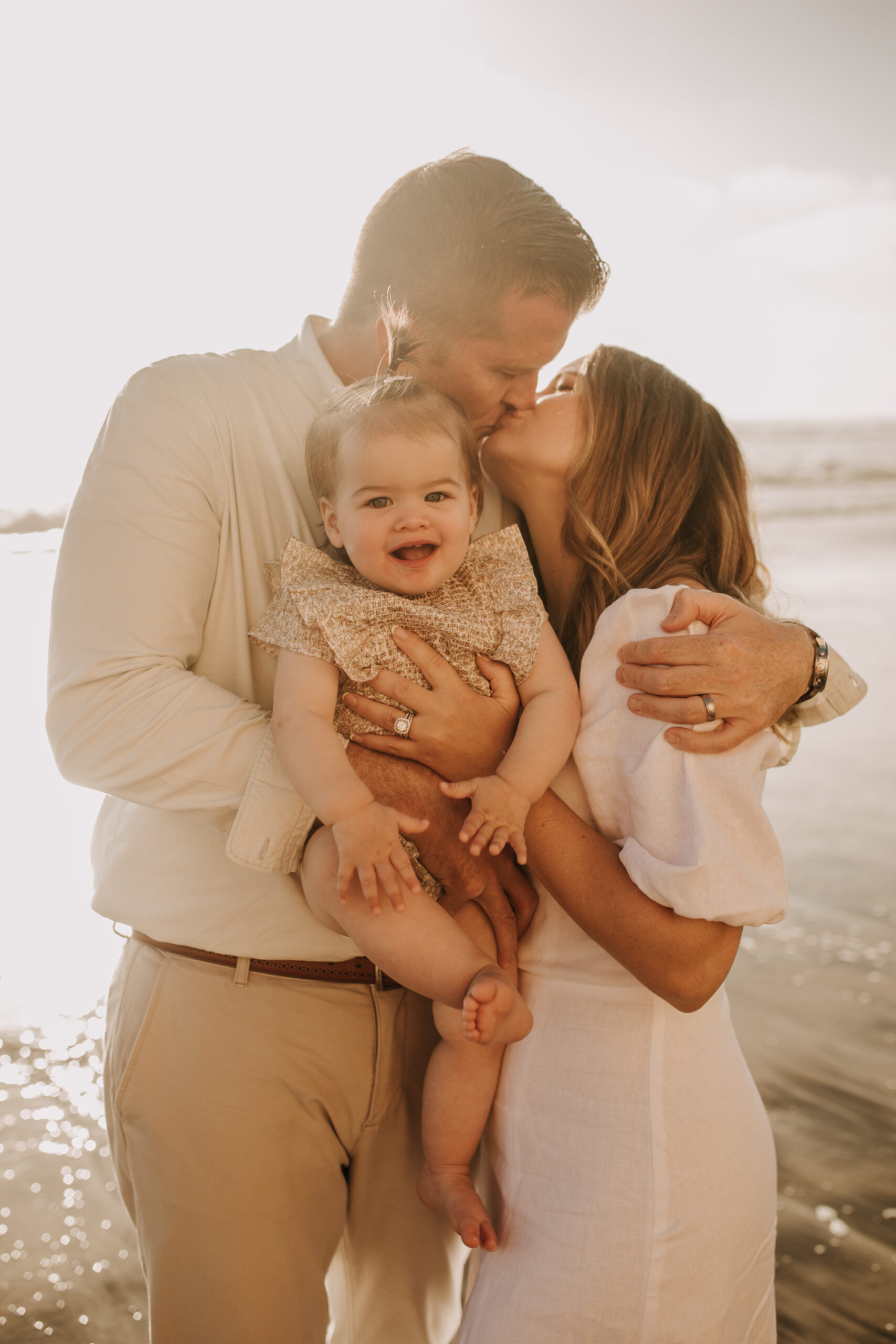 golden hour candid family photos beach photoshoot family photoshoot outdoor family photos San Diego family photographer Sabrina kinsella sabrinalynnphoto