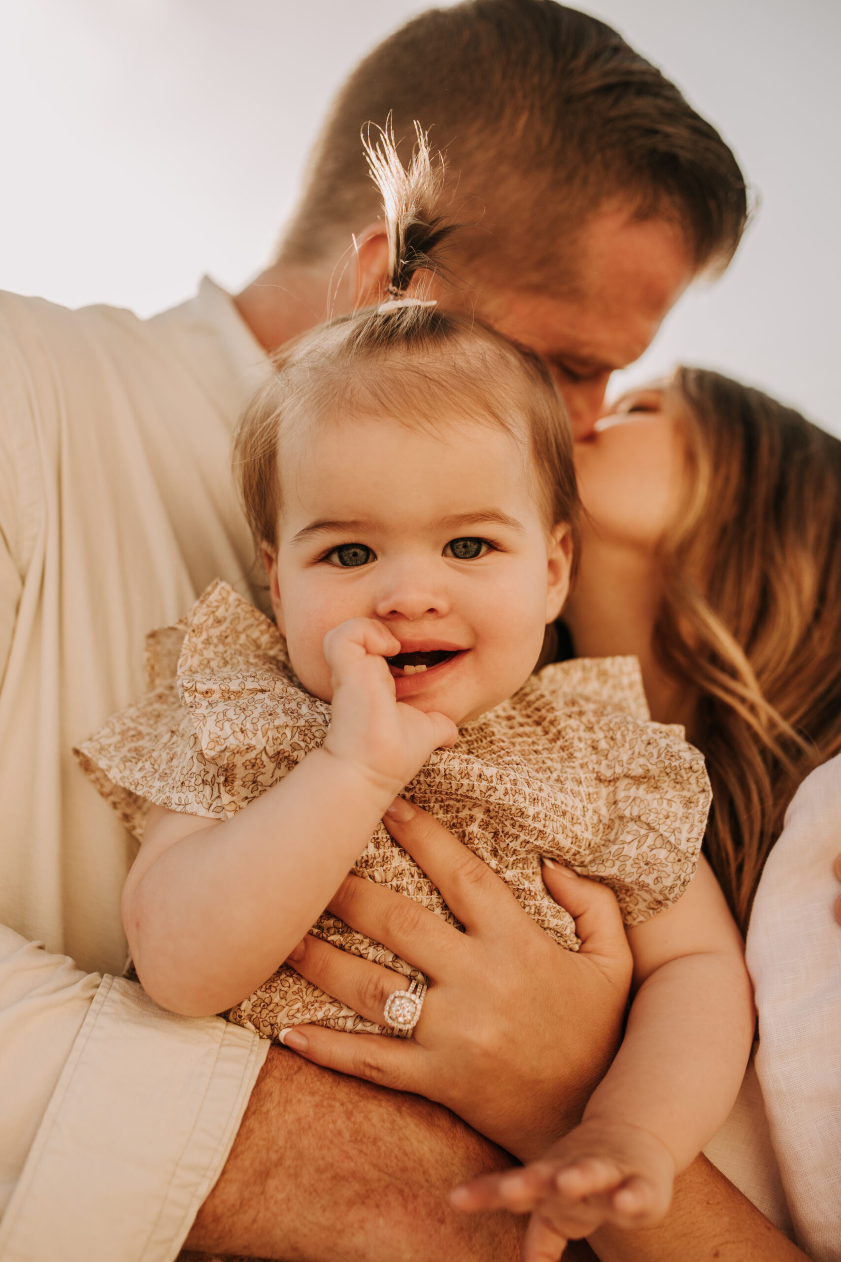 golden hour candid family photos beach photoshoot family photoshoot outdoor family photos San Diego family photographer Sabrina kinsella sabrinalynnphoto