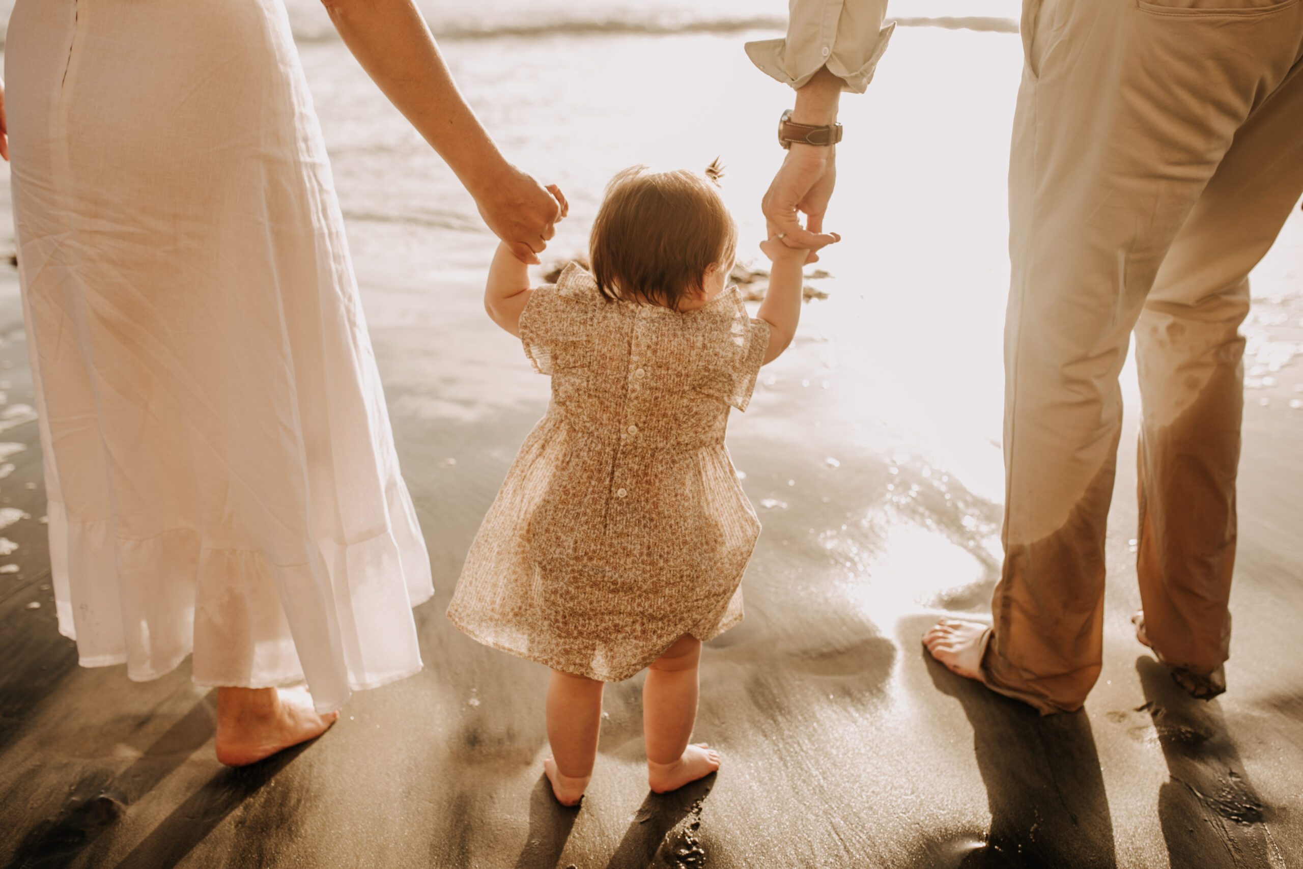 golden hour candid family photos beach photoshoot family photoshoot outdoor family photos San Diego family photographer Sabrina kinsella sabrinalynnphoto