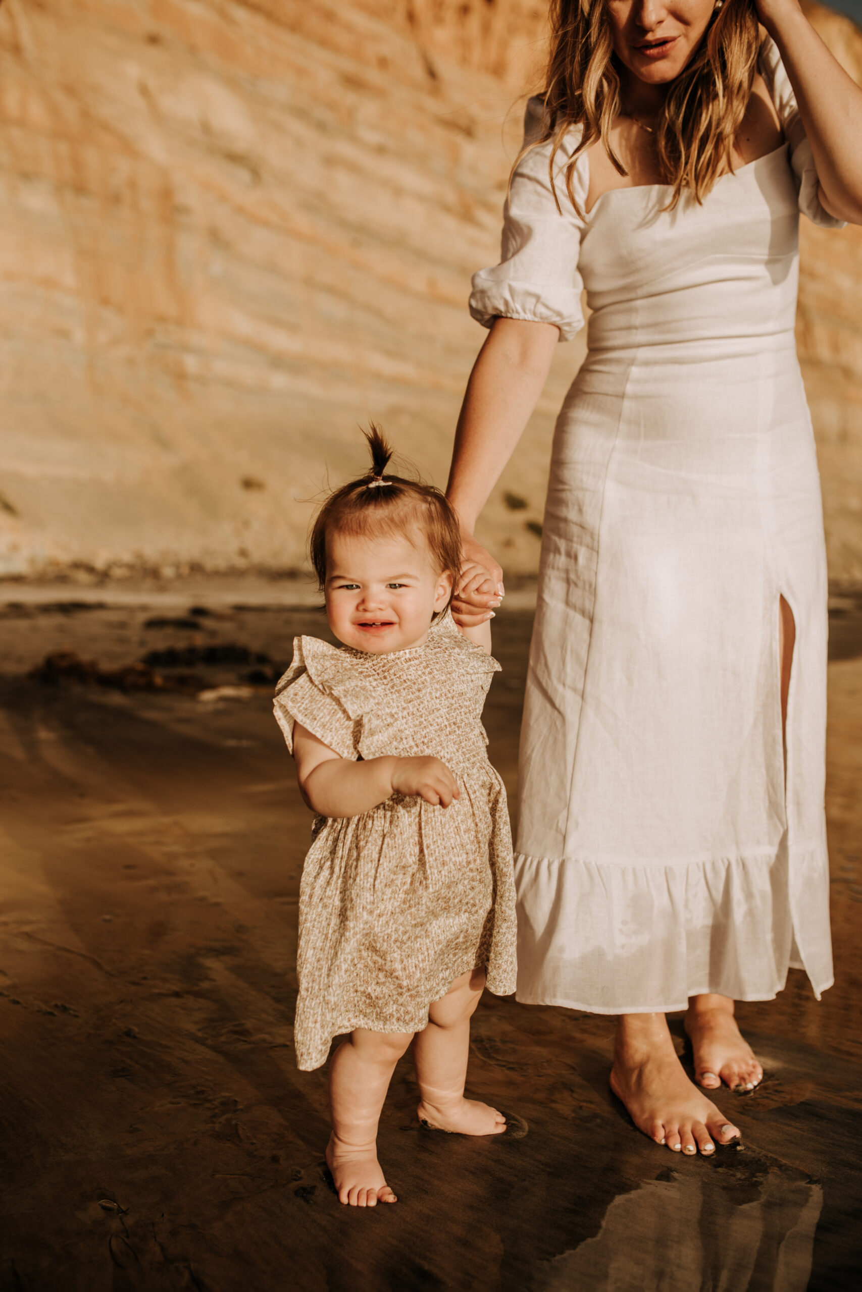 golden hour candid family photos beach photoshoot family photoshoot outdoor family photos San Diego family photographer Sabrina kinsella sabrinalynnphoto