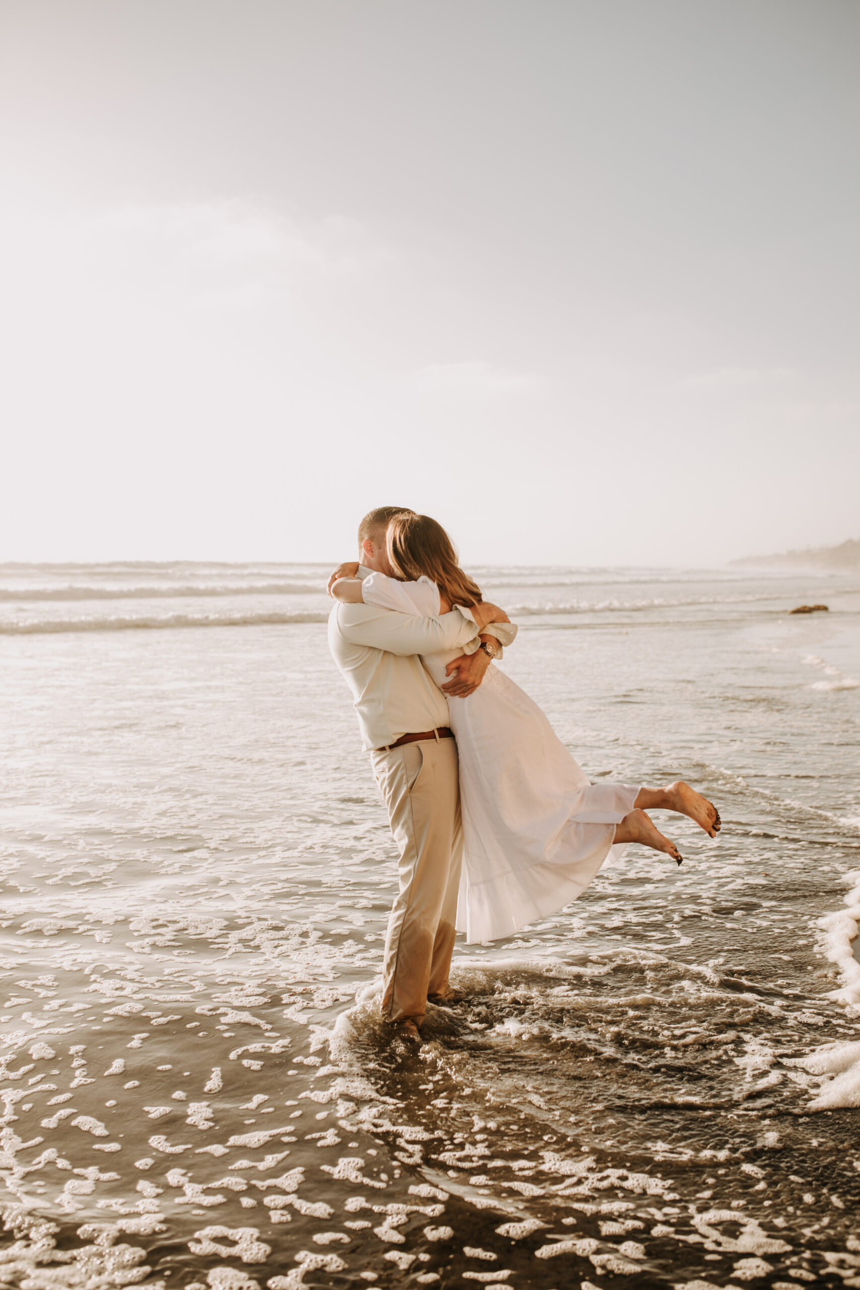 golden hour candid family photos beach photoshoot family photoshoot outdoor family photos San Diego family photographer Sabrina kinsella sabrinalynnphoto