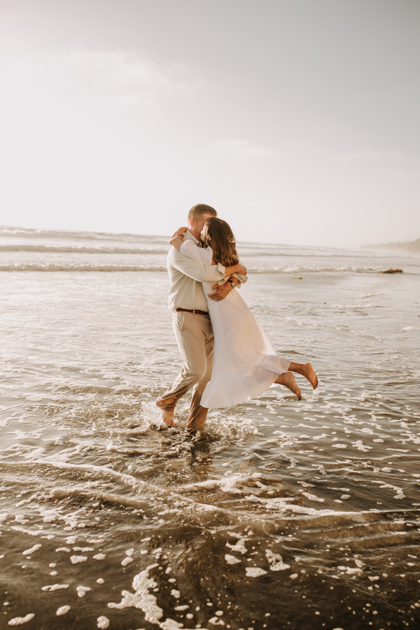 golden hour candid family photos beach photoshoot family photoshoot outdoor family photos San Diego family photographer Sabrina kinsella sabrinalynnphoto