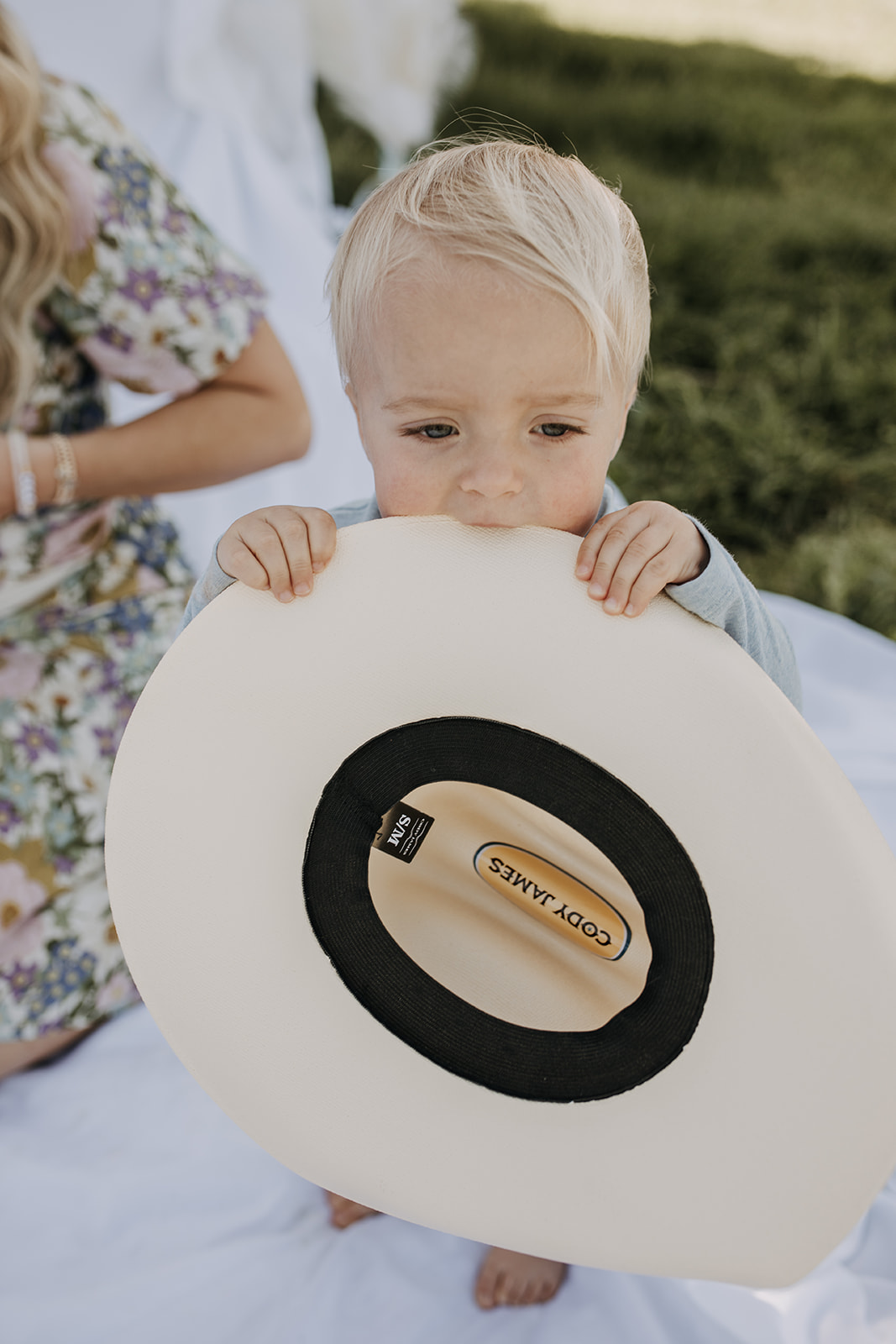 backyard mini mama and me motherhood photos candid motherhood candid family photos family photos San Diego family photographer outdoor family session