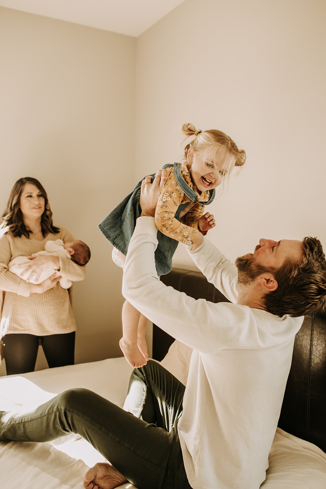 in home newborn infant newborn session family photos newborn photographer San Diego family photographer Sabrina kinsella Sabrinalynnphoto