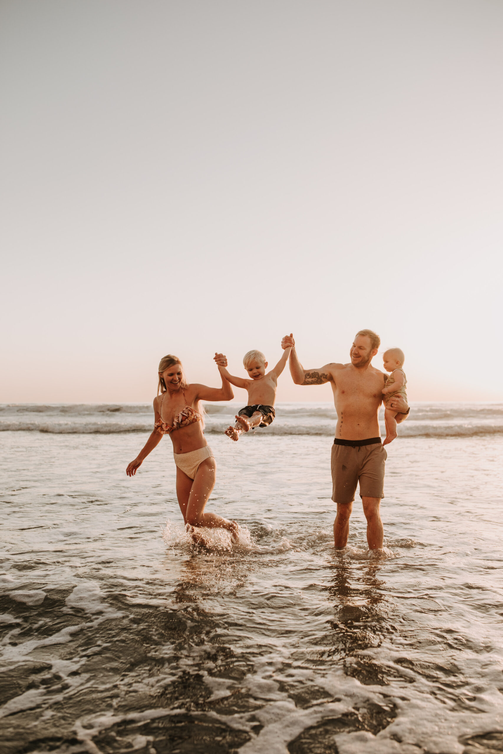 outdoor family photos family beach photos beach session golden hour San Diego sunset San Diego candid family photographer Sabrina kinsella sabrinalynnphoto