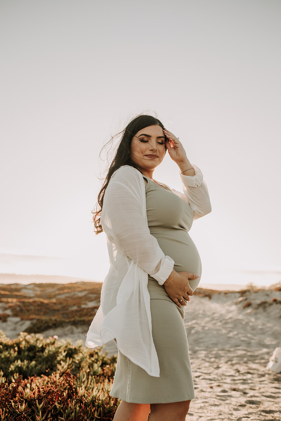 outdoor maternity beach sunset photos golden hour couples maternity San Diego maternity photographer Sabrina kinsella sabrinalynnphoto