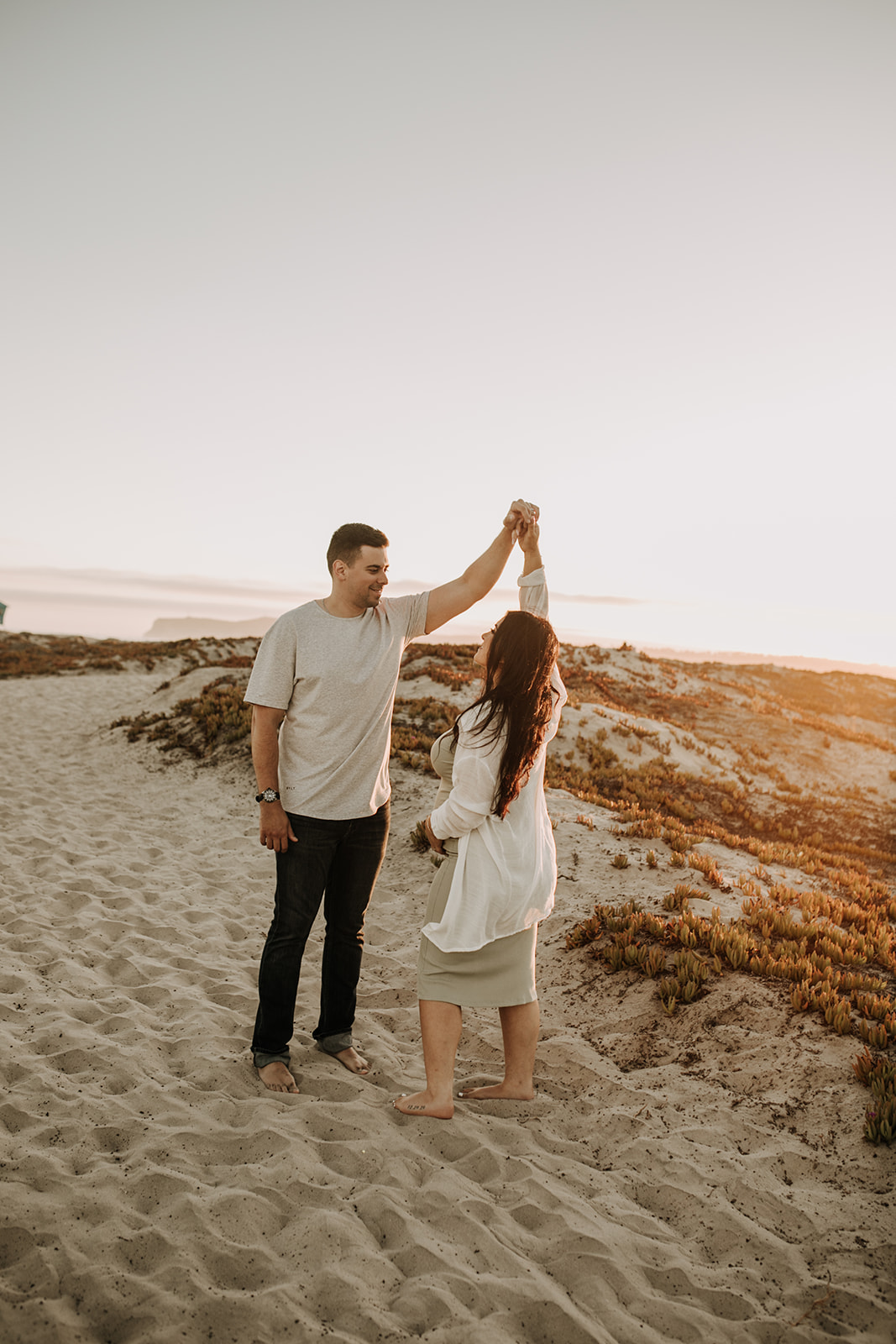 outdoor maternity beach sunset photos golden hour couples maternity San Diego maternity photographer Sabrina kinsella sabrinalynnphoto