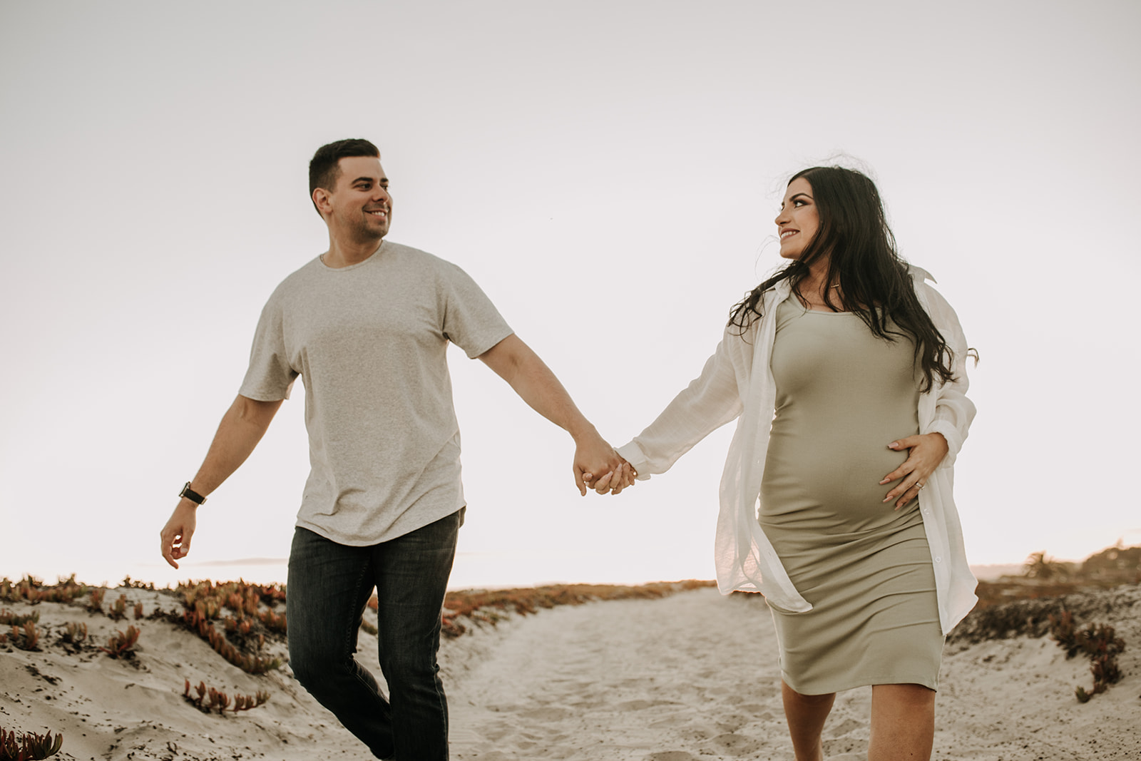 outdoor maternity beach sunset photos golden hour couples maternity San Diego maternity photographer Sabrina kinsella sabrinalynnphoto