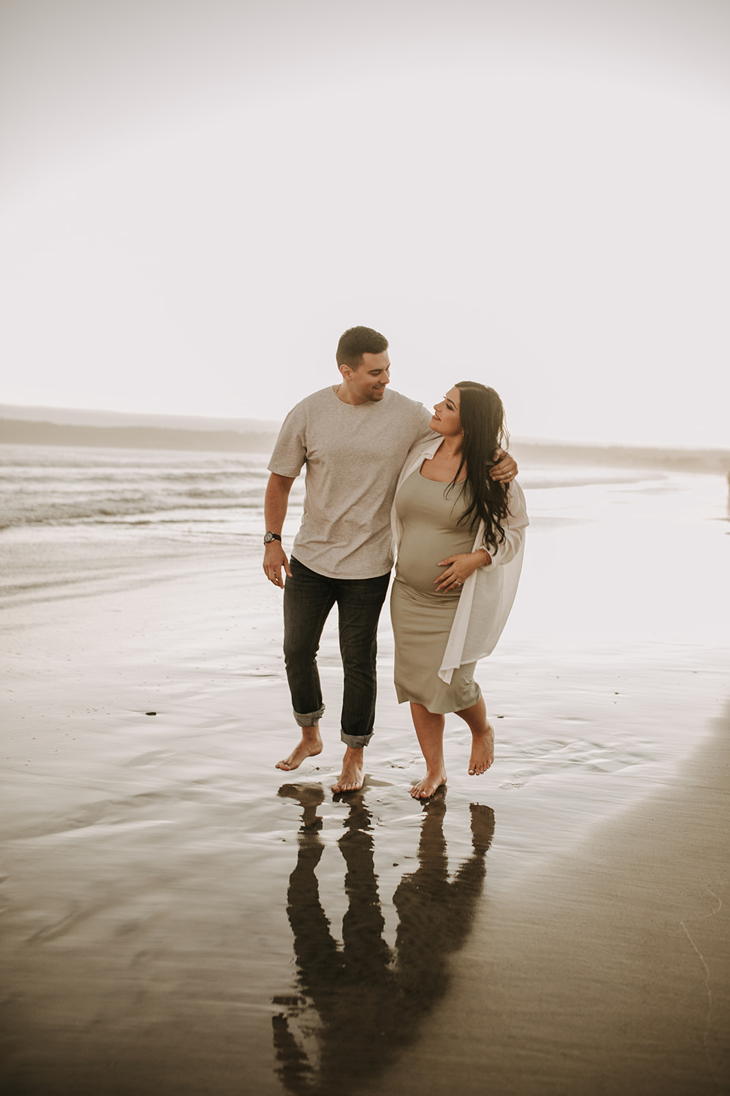 outdoor maternity beach sunset photos golden hour couples maternity San Diego maternity photographer Sabrina kinsella sabrinalynnphoto