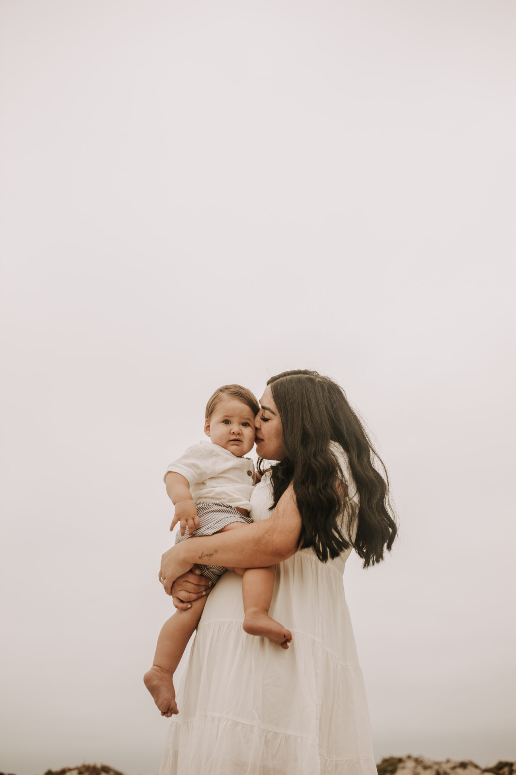 outdoor loony moody neutral's cream colored beach family photos San Diego family photographer Sabrina Kinsella candid family photos