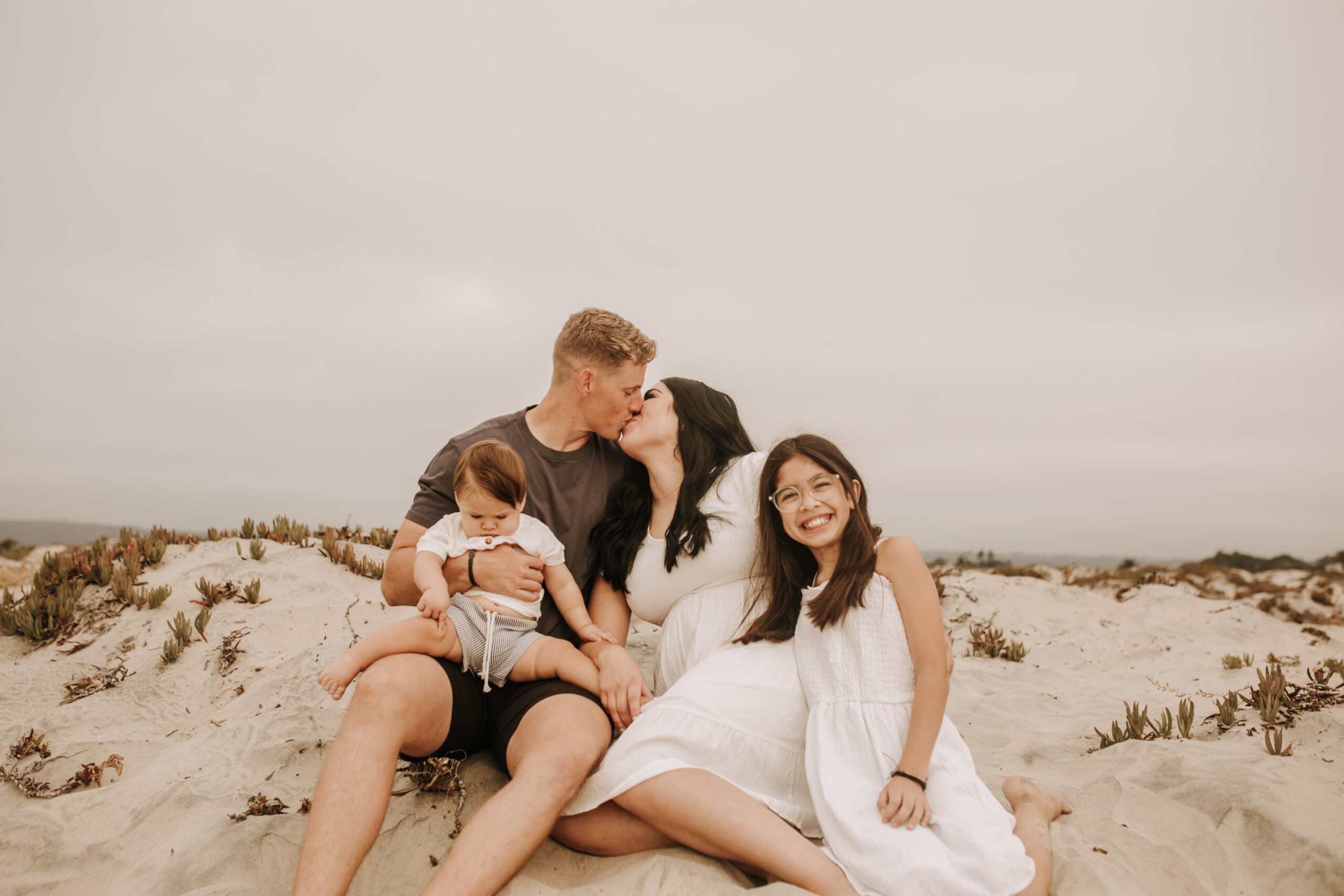 outdoor loony moody neutral's cream colored beach family photos San Diego family photographer Sabrina Kinsella candid family photos