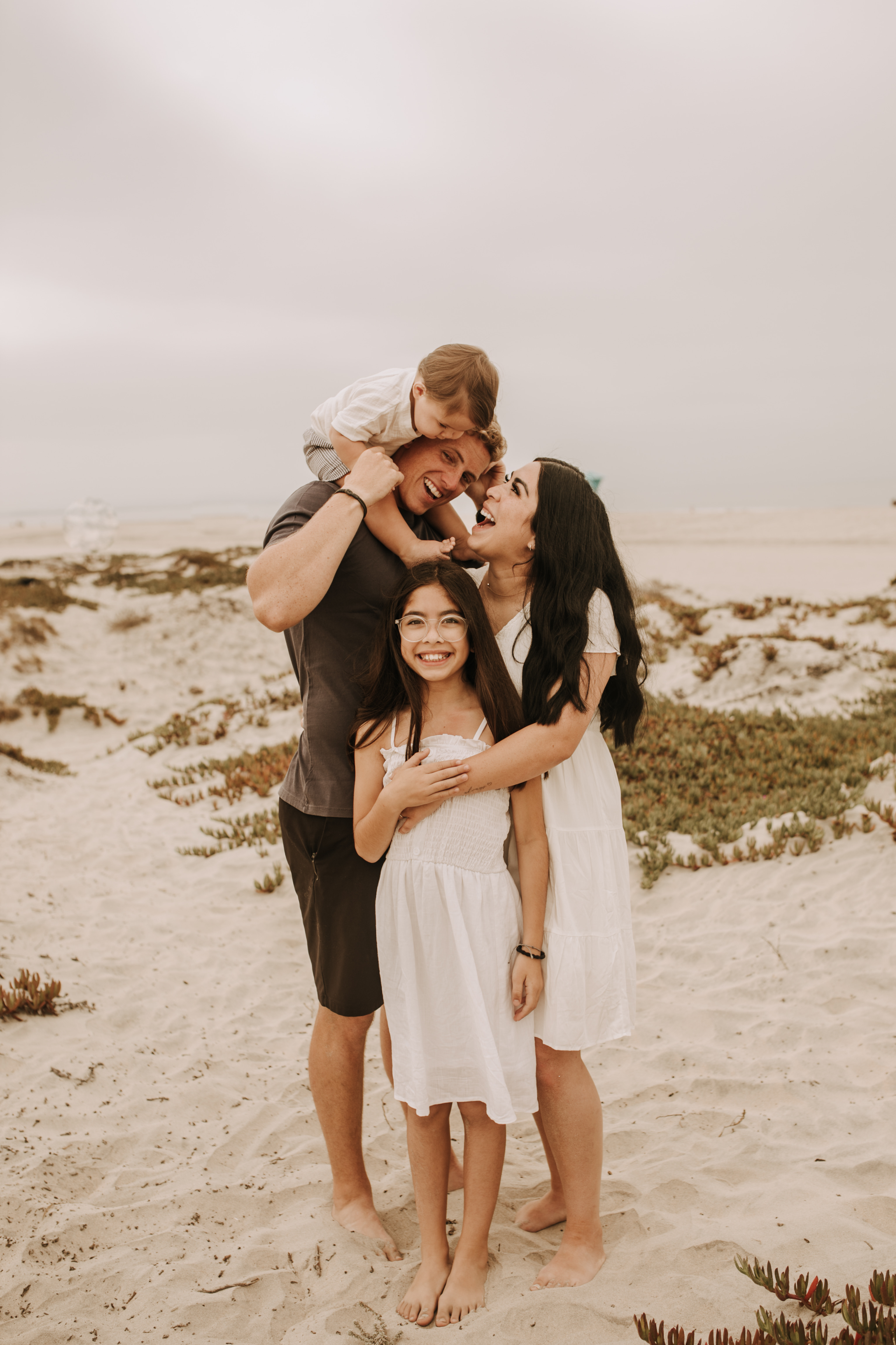 outdoor loony moody neutral's cream colored beach family photos San Diego family photographer Sabrina Kinsella candid family photos