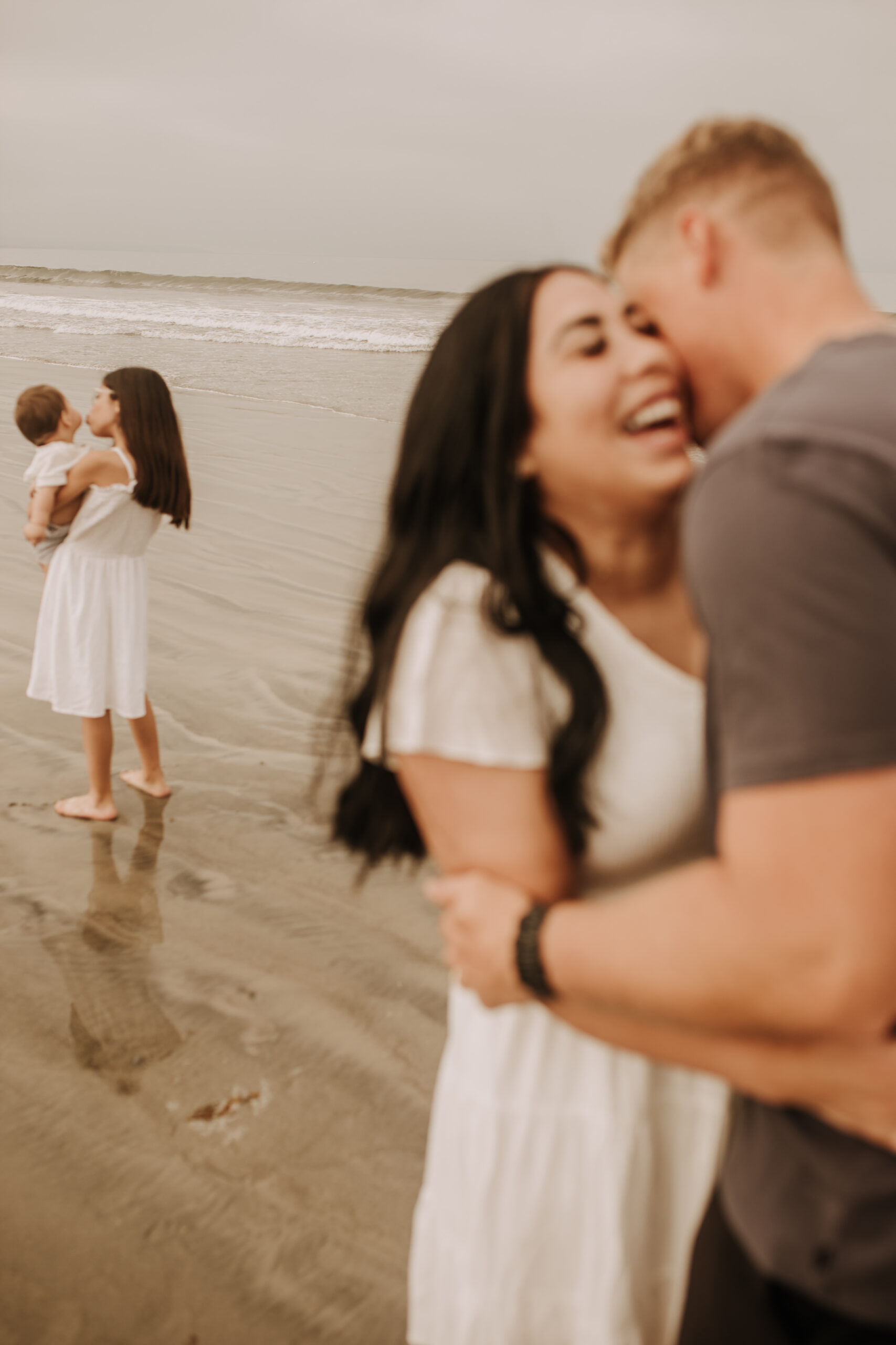 outdoor loony moody neutral's cream colored beach family photos San Diego family photographer Sabrina Kinsella candid family photos