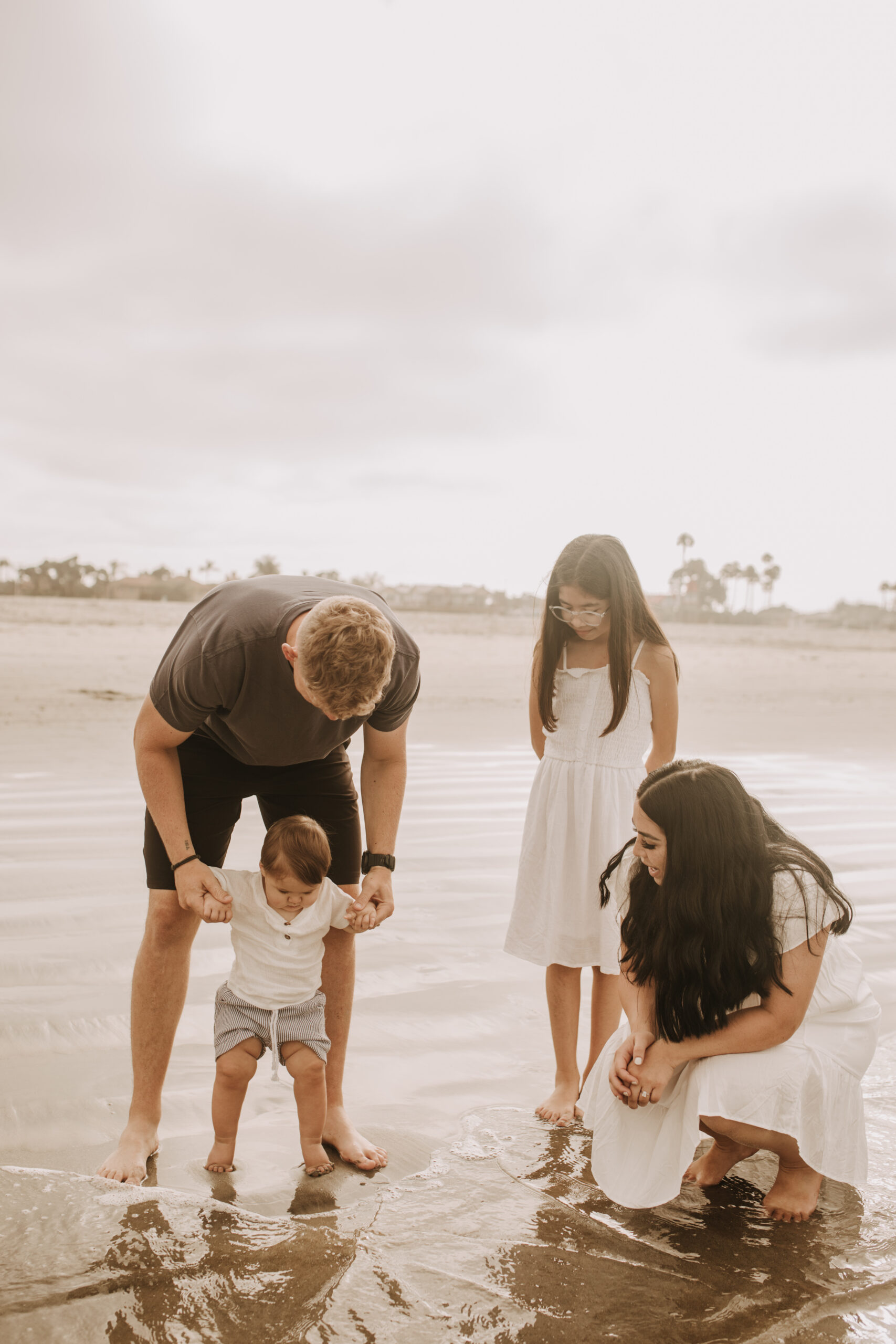 outdoor loony moody neutral's cream colored beach family photos San Diego family photographer Sabrina Kinsella candid family photos