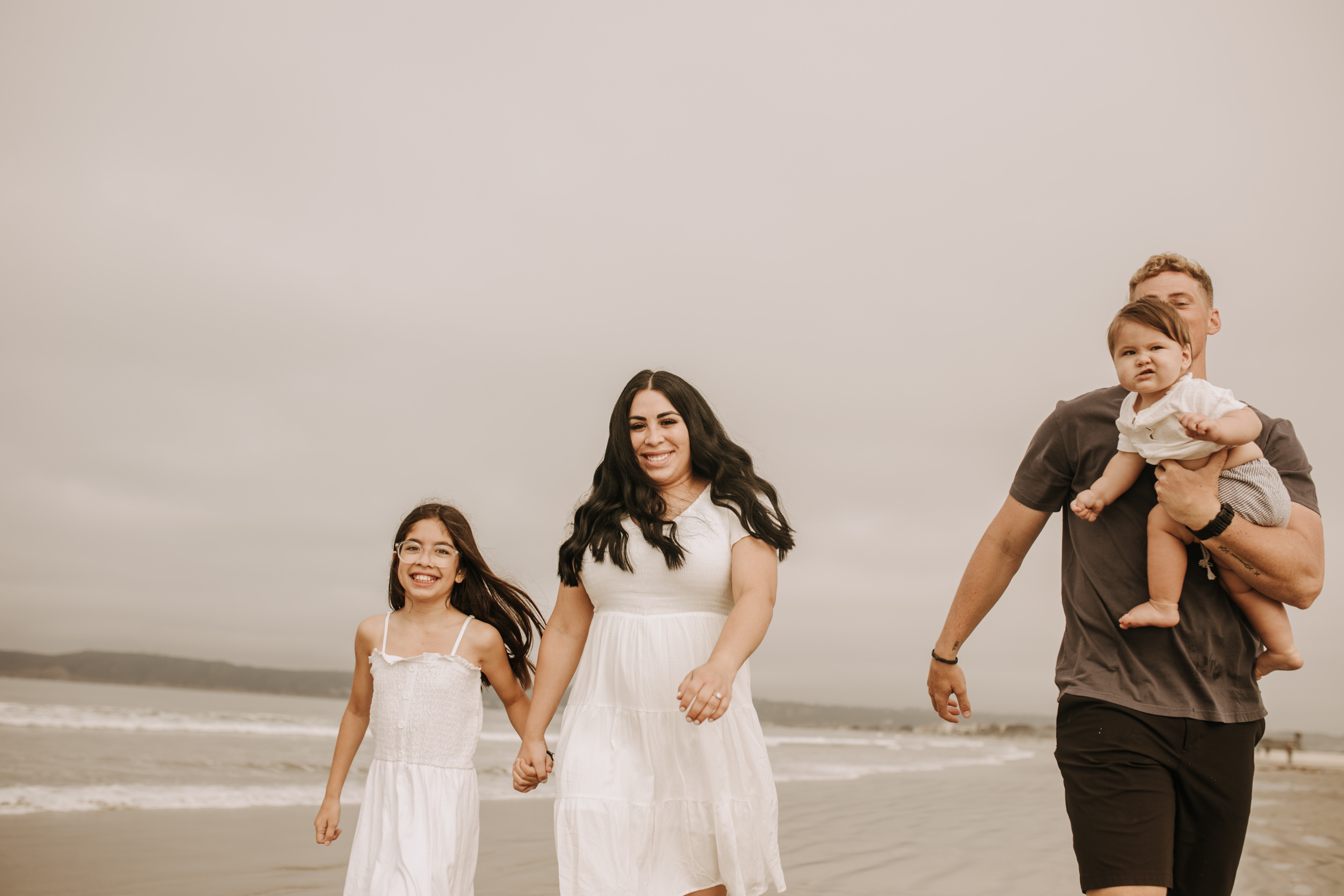 outdoor loony moody neutral's cream colored beach family photos San Diego family photographer Sabrina Kinsella candid family photos