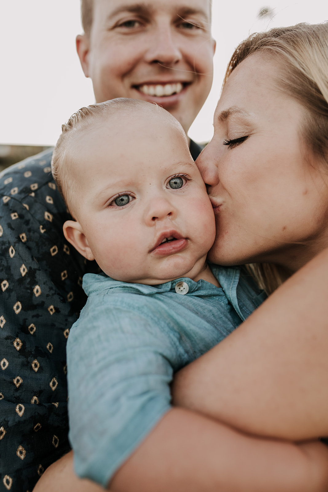 outdoor family session beach session in the water family photos summer photos family photo inspo San Diego family photographer Sabrina Kinsella sabrinalynnphoto