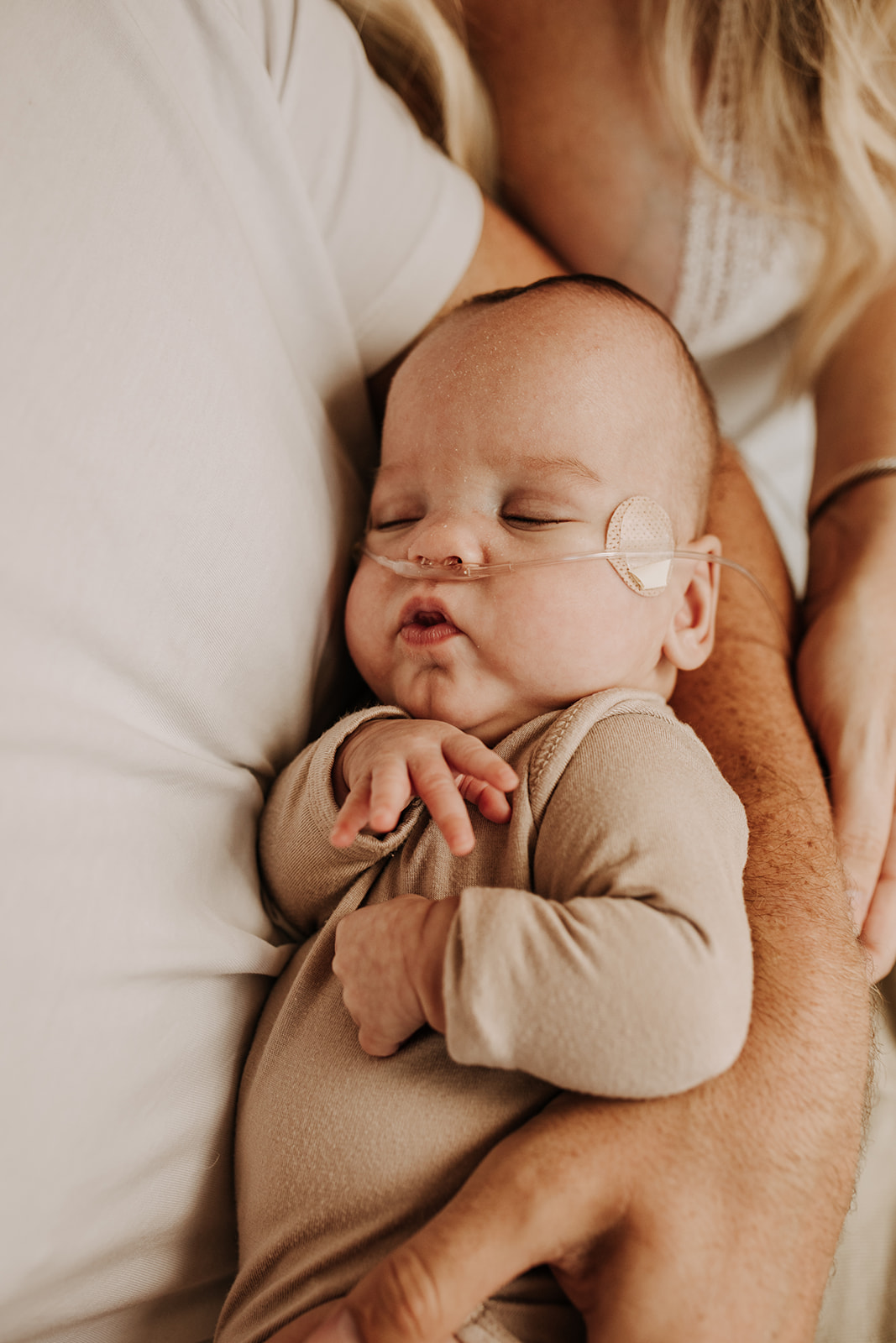 in home newborn photography photoshoot in home warm cozy family session San Diego photographer Sabrina Kinsella sabrinalynnphoto