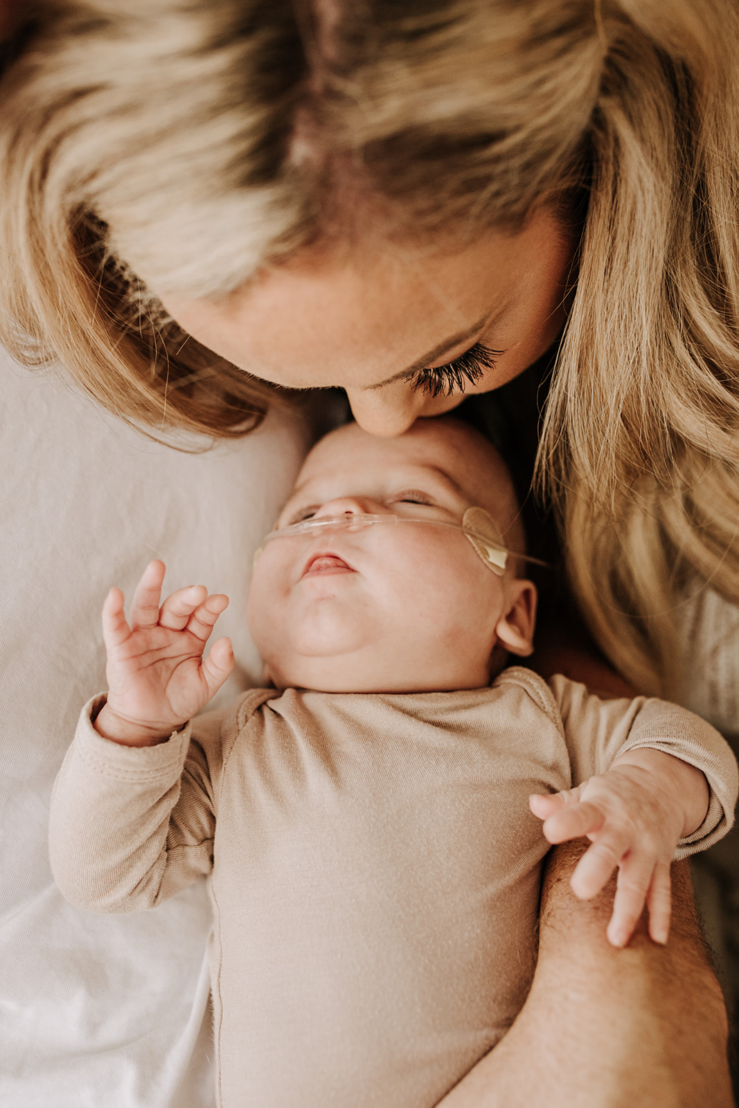 in home newborn photography photoshoot in home warm cozy family session San Diego photographer Sabrina Kinsella sabrinalynnphoto