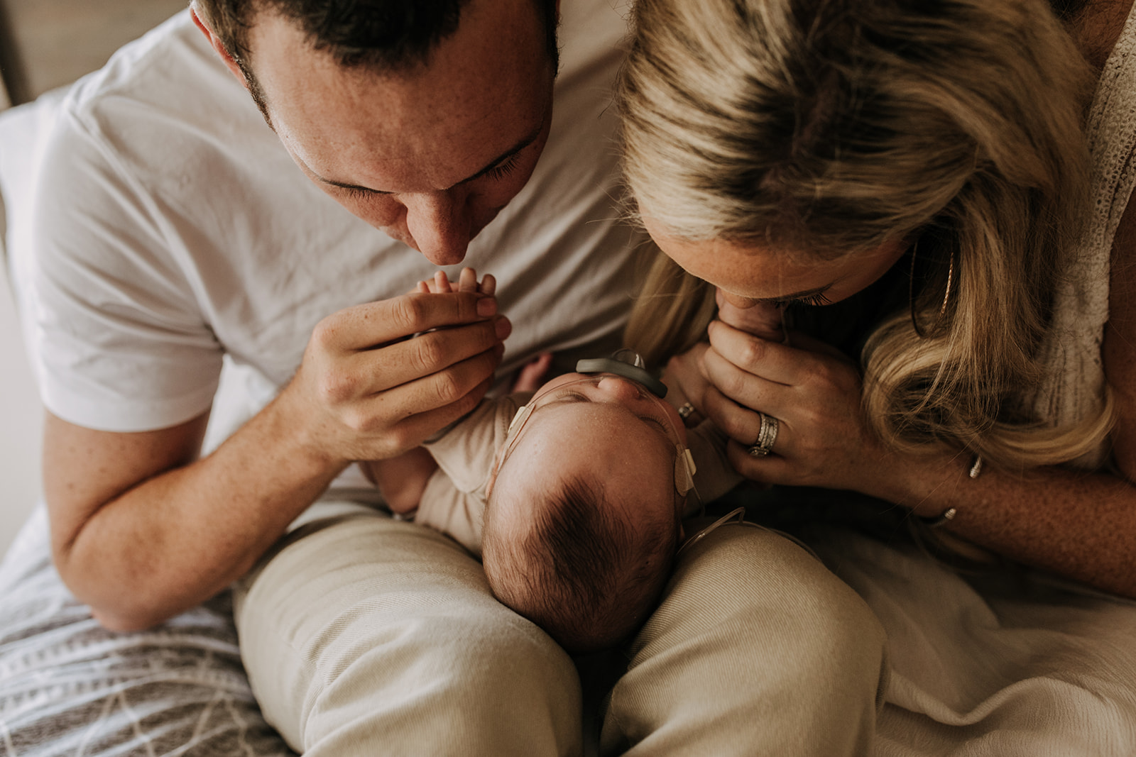 in home newborn photography photoshoot in home warm cozy family session San Diego photographer Sabrina Kinsella sabrinalynnphoto