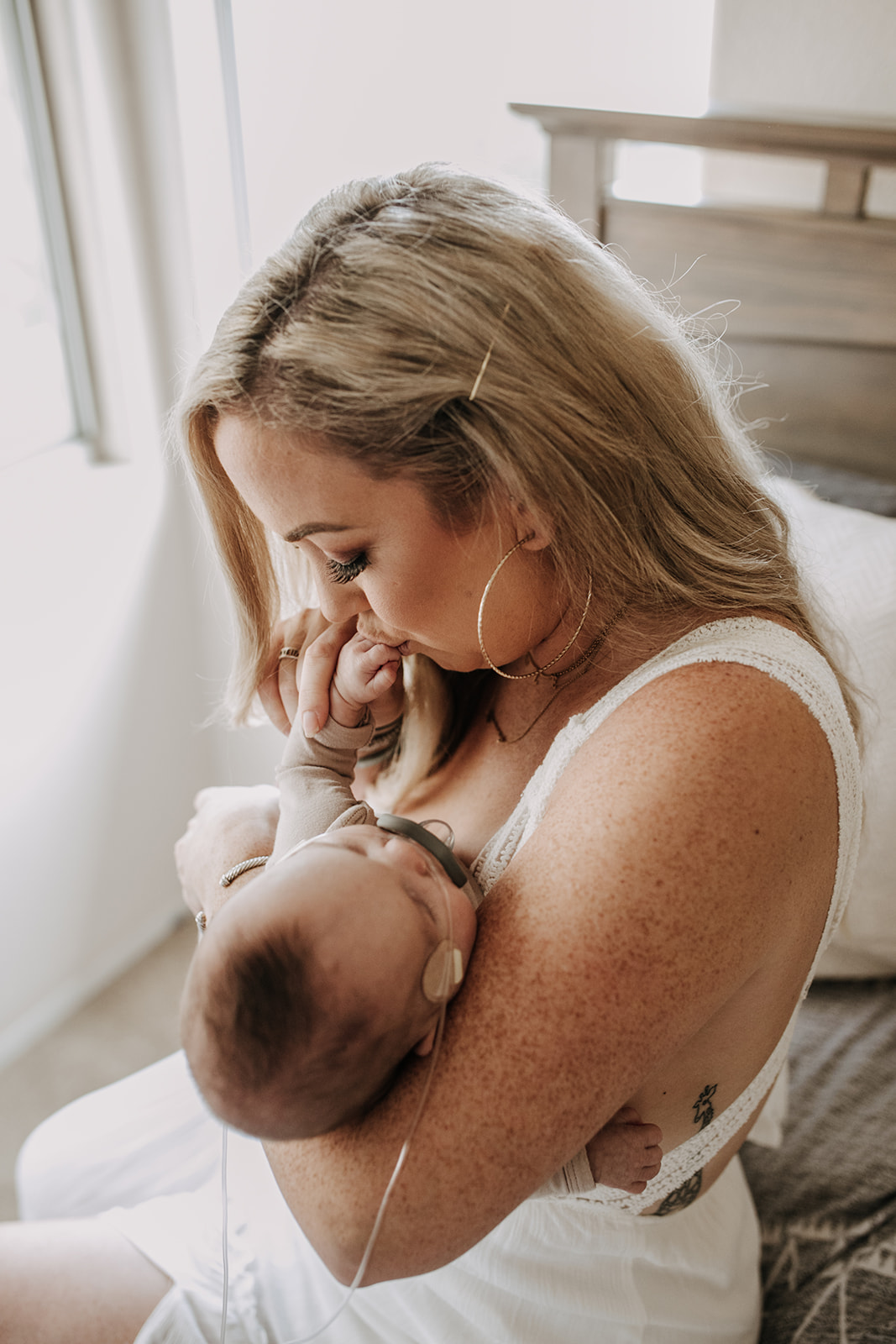 in home newborn photography photoshoot in home warm cozy family session San Diego photographer Sabrina Kinsella sabrinalynnphoto