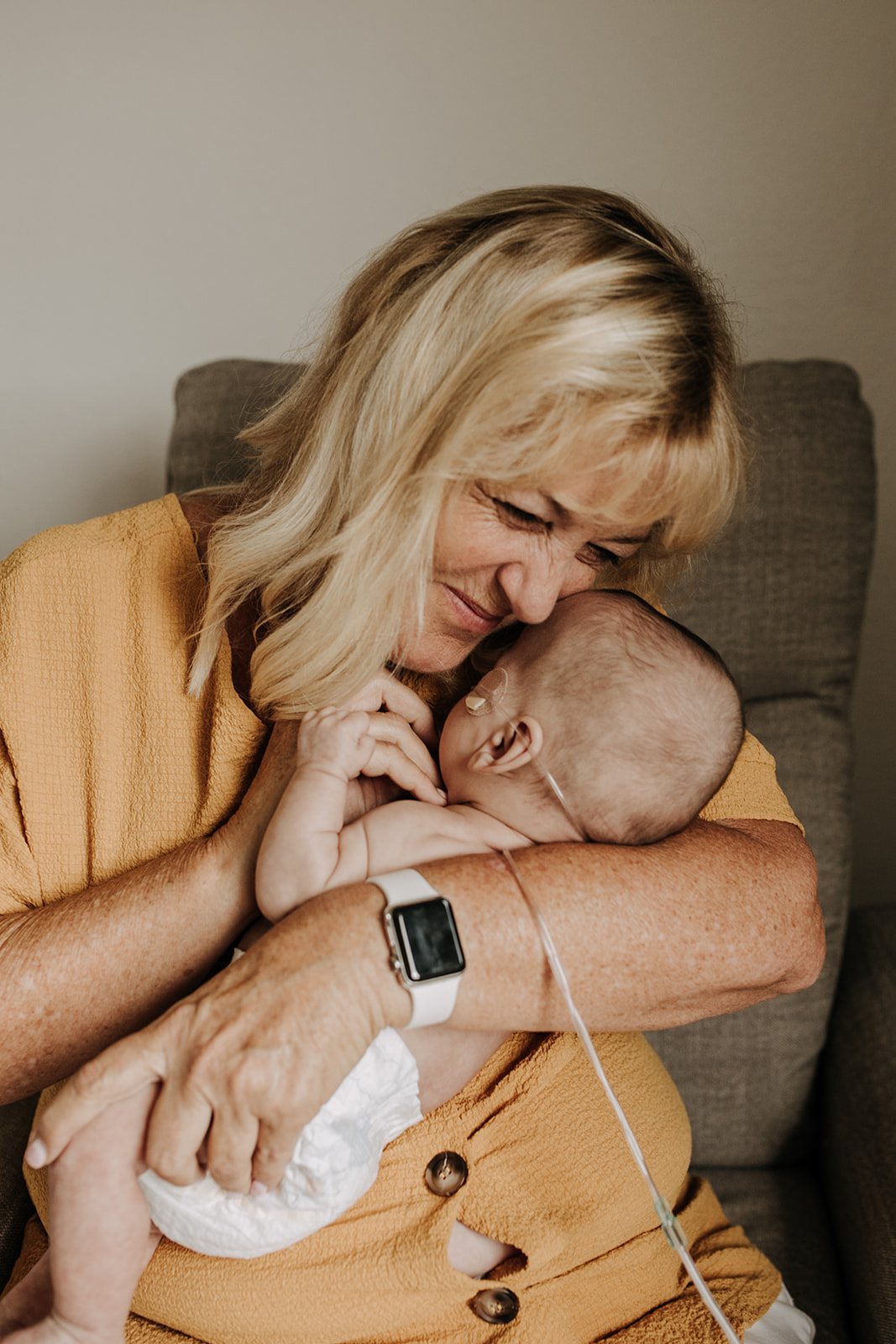 in home newborn photography photoshoot in home warm cozy family session San Diego photographer Sabrina Kinsella sabrinalynnphoto