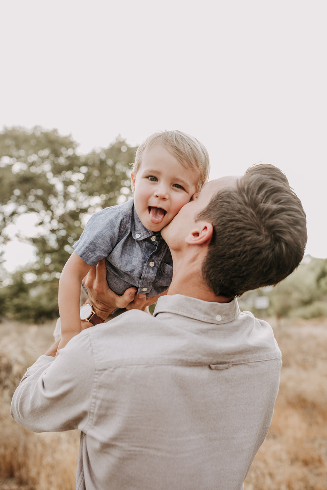 warm outdoor family photos family photoshoot inspiration maternity fashion maternity photos outdoor San Diego family photographer San Diego maternity photographer Sabrina Kinsella