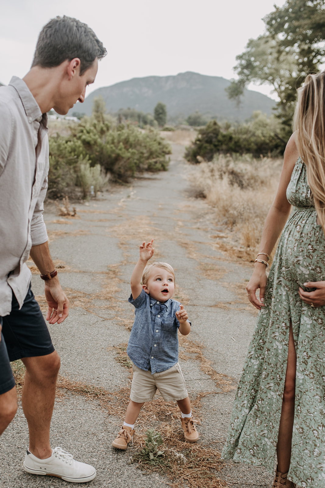 warm outdoor family photos family photoshoot inspiration maternity fashion maternity photos outdoor San Diego family photographer San Diego maternity photographer Sabrina Kinsella