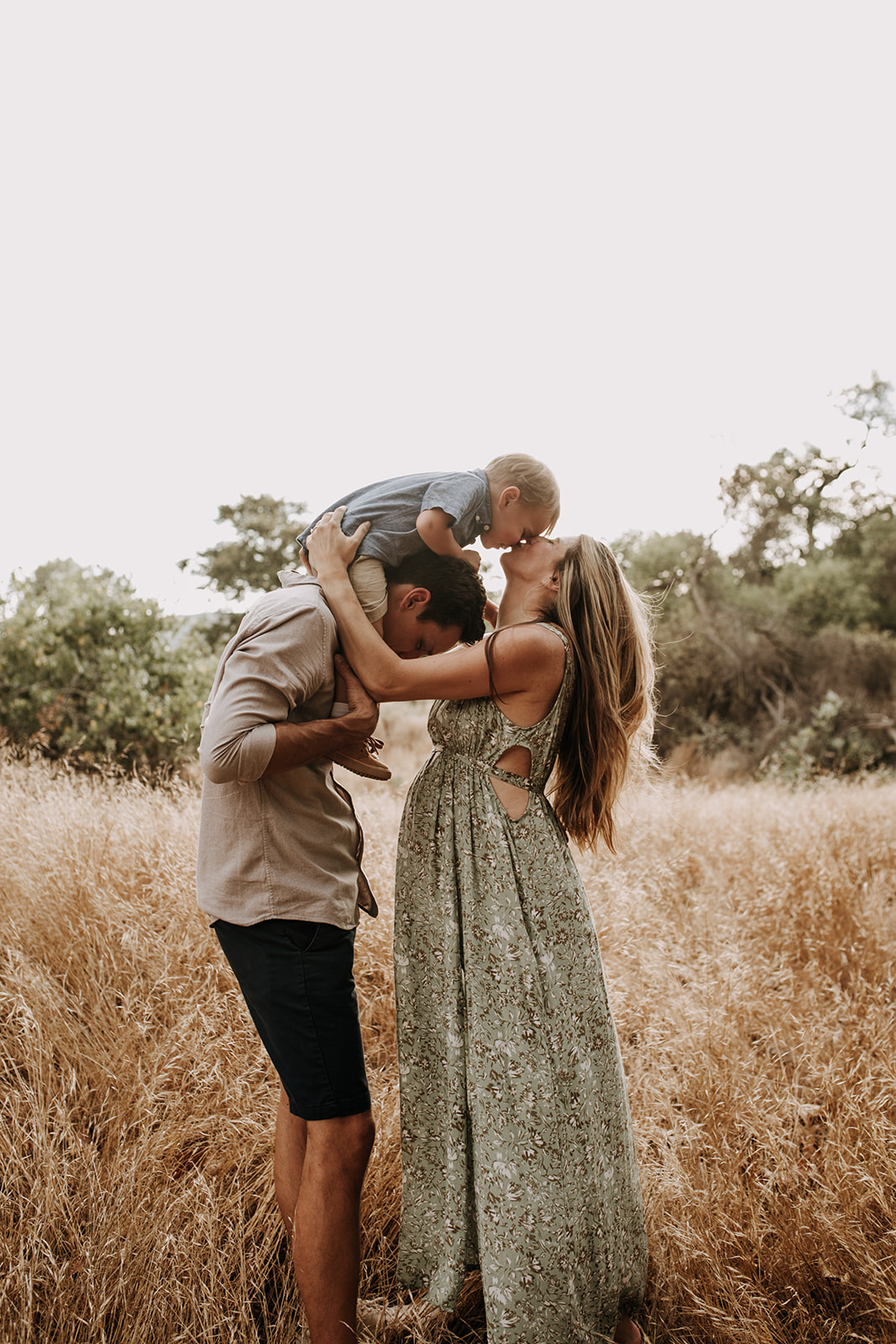 warm outdoor family photos family photoshoot inspiration maternity fashion maternity photos outdoor San Diego family photographer San Diego maternity photographer Sabrina Kinsella