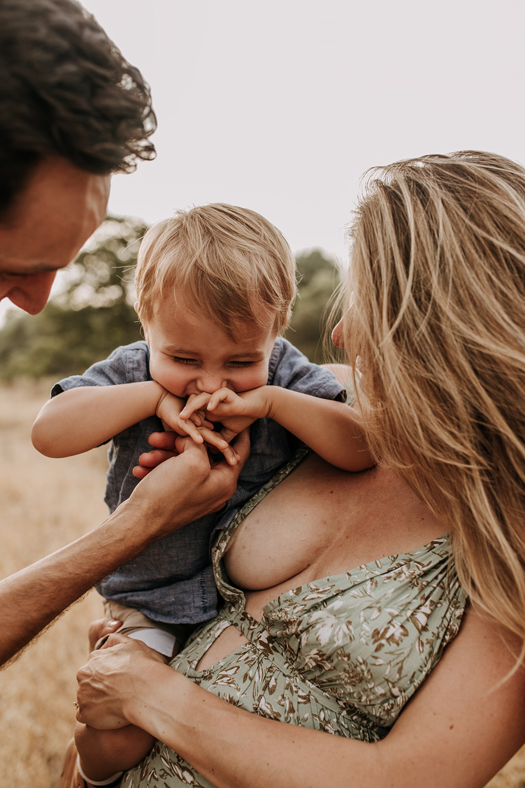 warm outdoor family photos family photoshoot inspiration maternity fashion maternity photos outdoor San Diego family photographer San Diego maternity photographer Sabrina Kinsella