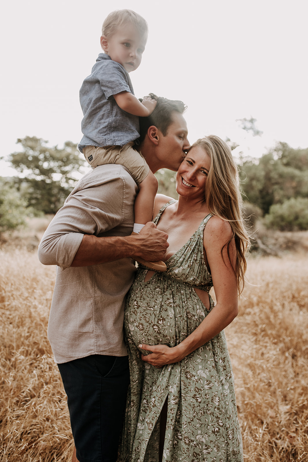 warm outdoor family photos family photoshoot inspiration maternity fashion maternity photos outdoor San Diego family photographer San Diego maternity photographer Sabrina Kinsella