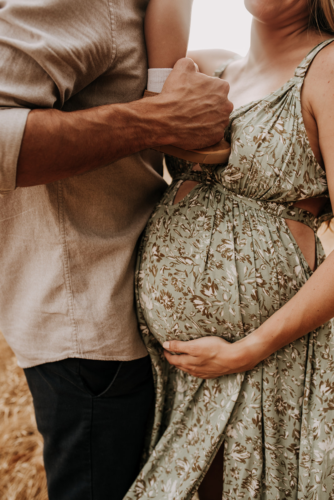 warm outdoor family photos family photoshoot inspiration maternity fashion maternity photos outdoor San Diego family photographer San Diego maternity photographer Sabrina Kinsella