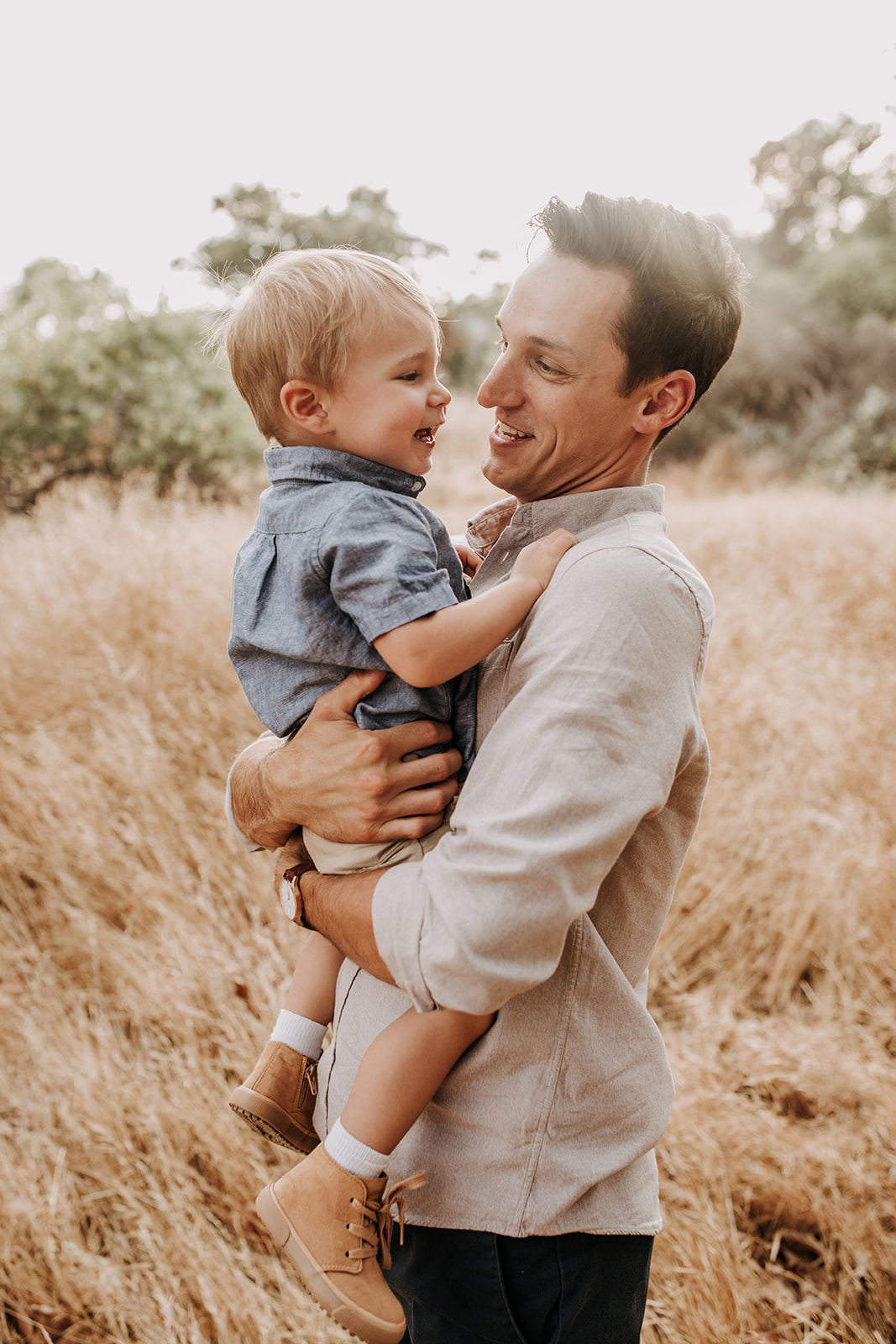 warm outdoor family photos family photoshoot inspiration maternity fashion maternity photos outdoor San Diego family photographer San Diego maternity photographer Sabrina Kinsella