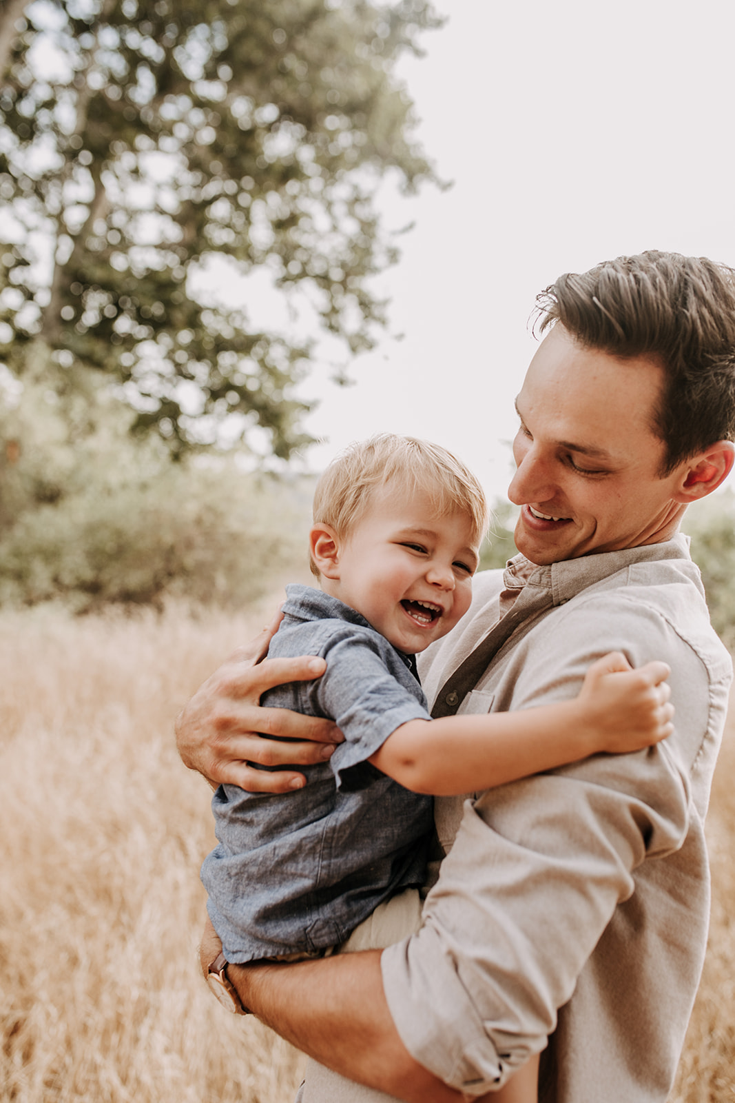 warm outdoor family photos family photoshoot inspiration maternity fashion maternity photos outdoor San Diego family photographer San Diego maternity photographer Sabrina Kinsella