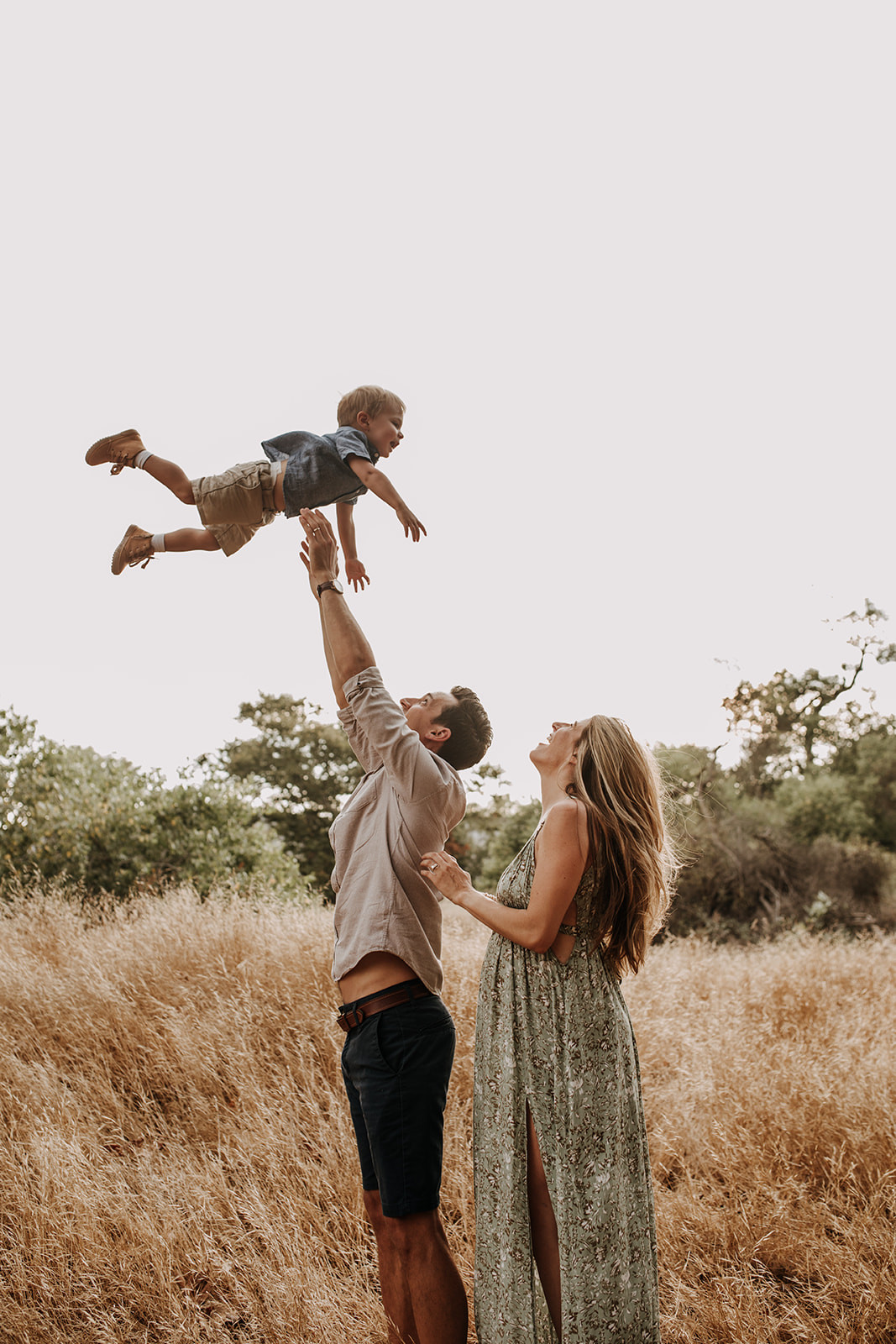 warm outdoor family photos family photoshoot inspiration maternity fashion maternity photos outdoor San Diego family photographer San Diego maternity photographer Sabrina Kinsella