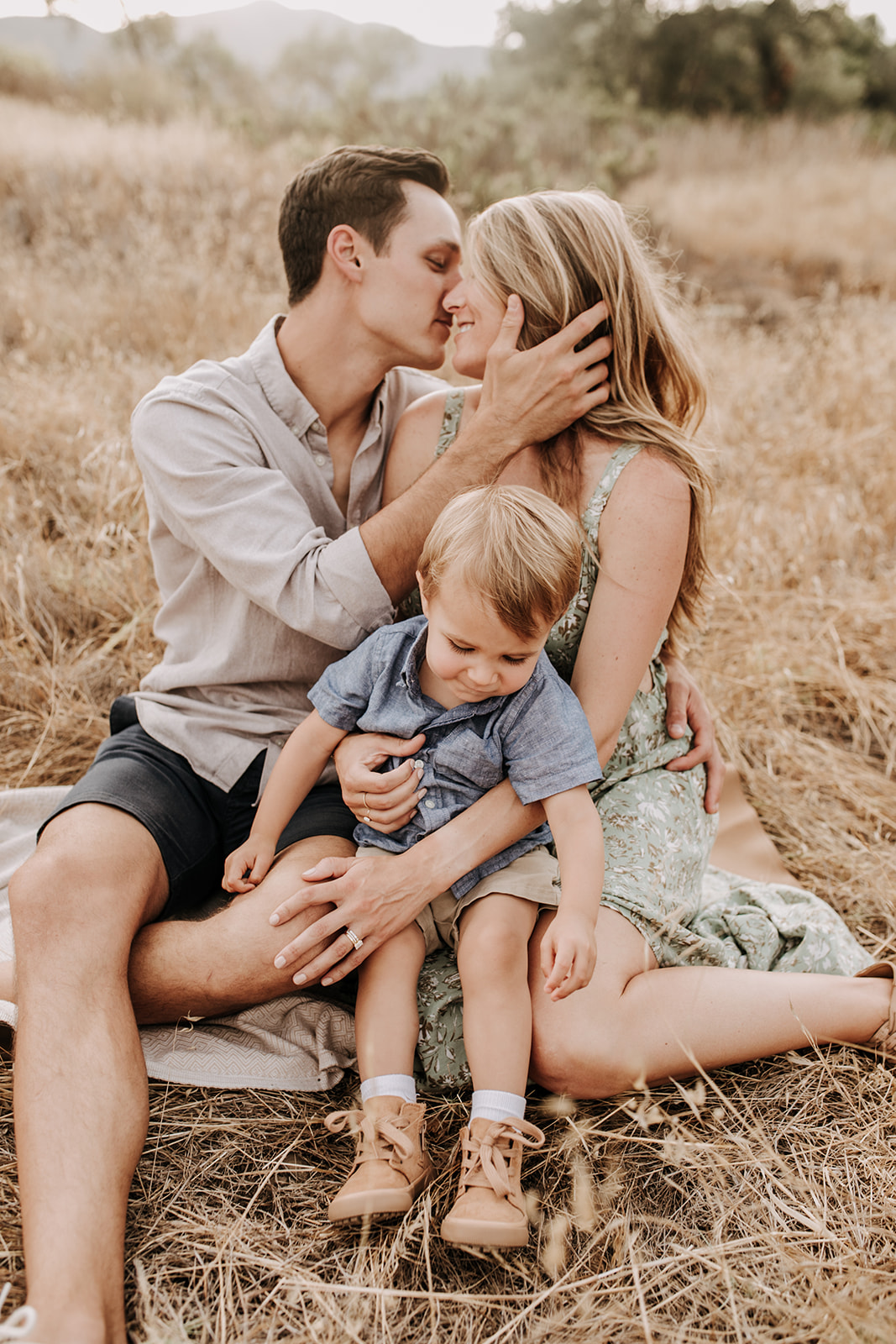 warm outdoor family photos family photoshoot inspiration maternity fashion maternity photos outdoor San Diego family photographer San Diego maternity photographer Sabrina Kinsella