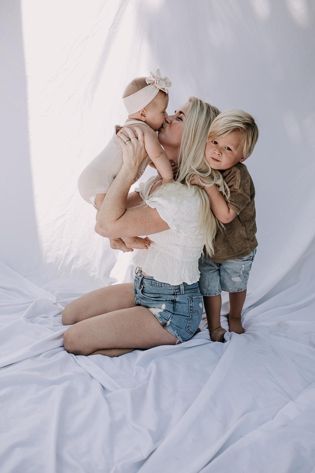 backyard minis motherhood photos family photography famiy photoshoot mono session san doggo family phpotgrapher Sabrina Kinsella