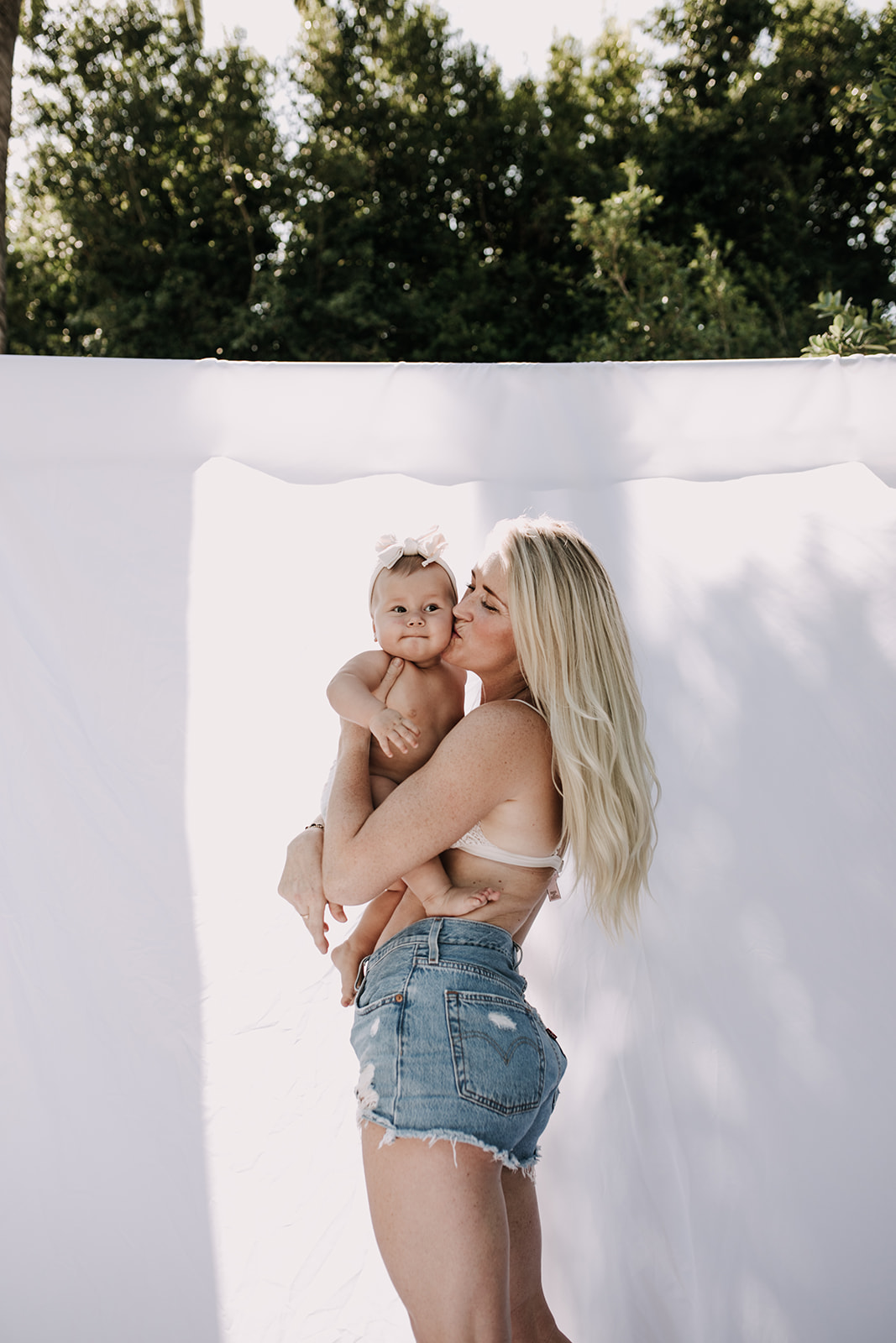 backyard minis motherhood photos family photography famiy photoshoot mono session san doggo family phpotgrapher Sabrina Kinsella