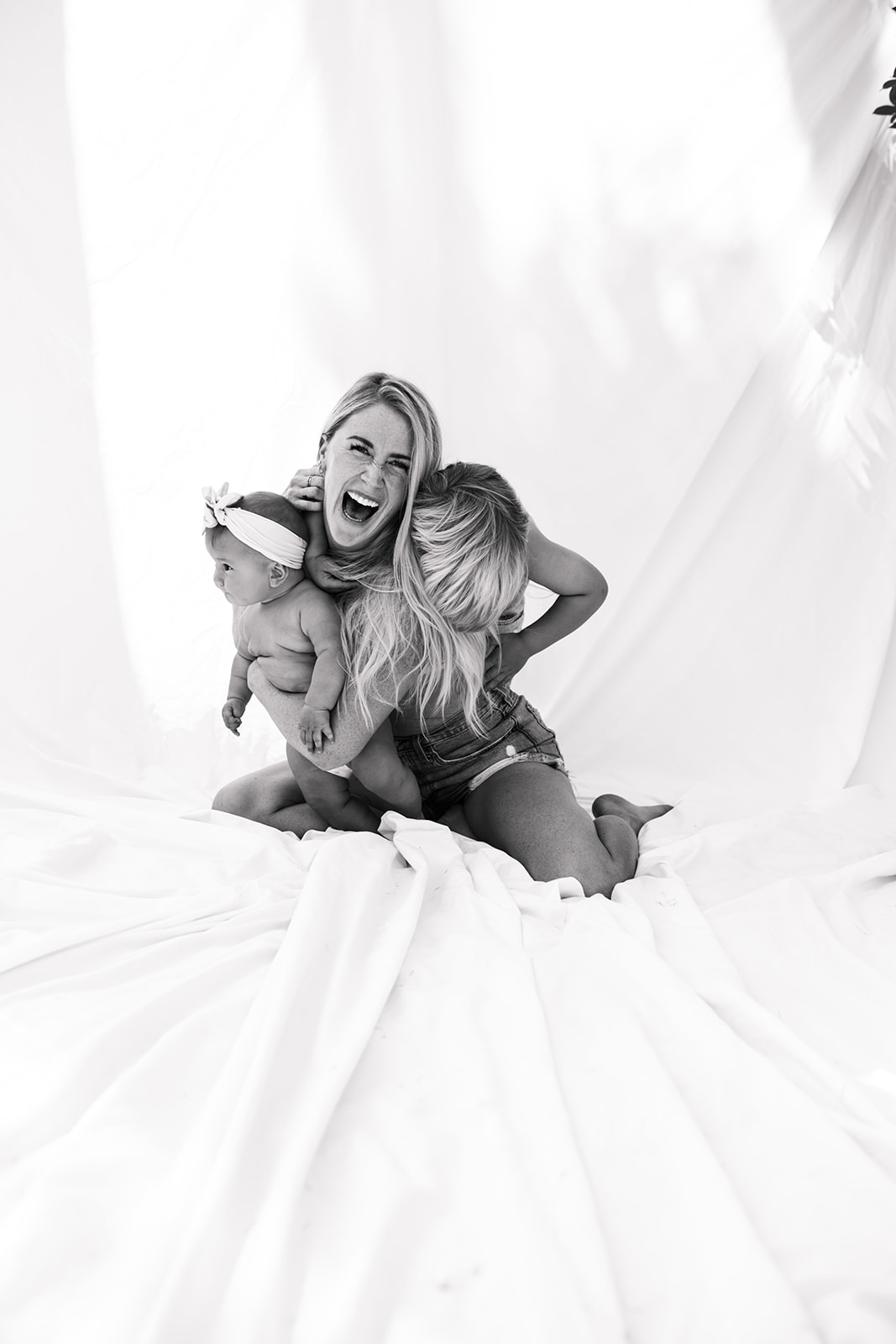 backyard minis motherhood photos family photography famiy photoshoot mono session san doggo family phpotgrapher Sabrina Kinsella