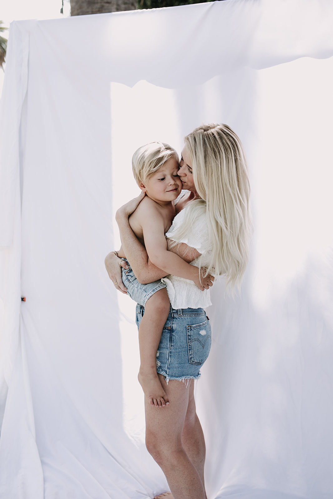 backyard minis motherhood photos family photography famiy photoshoot mono session san doggo family phpotgrapher Sabrina Kinsella