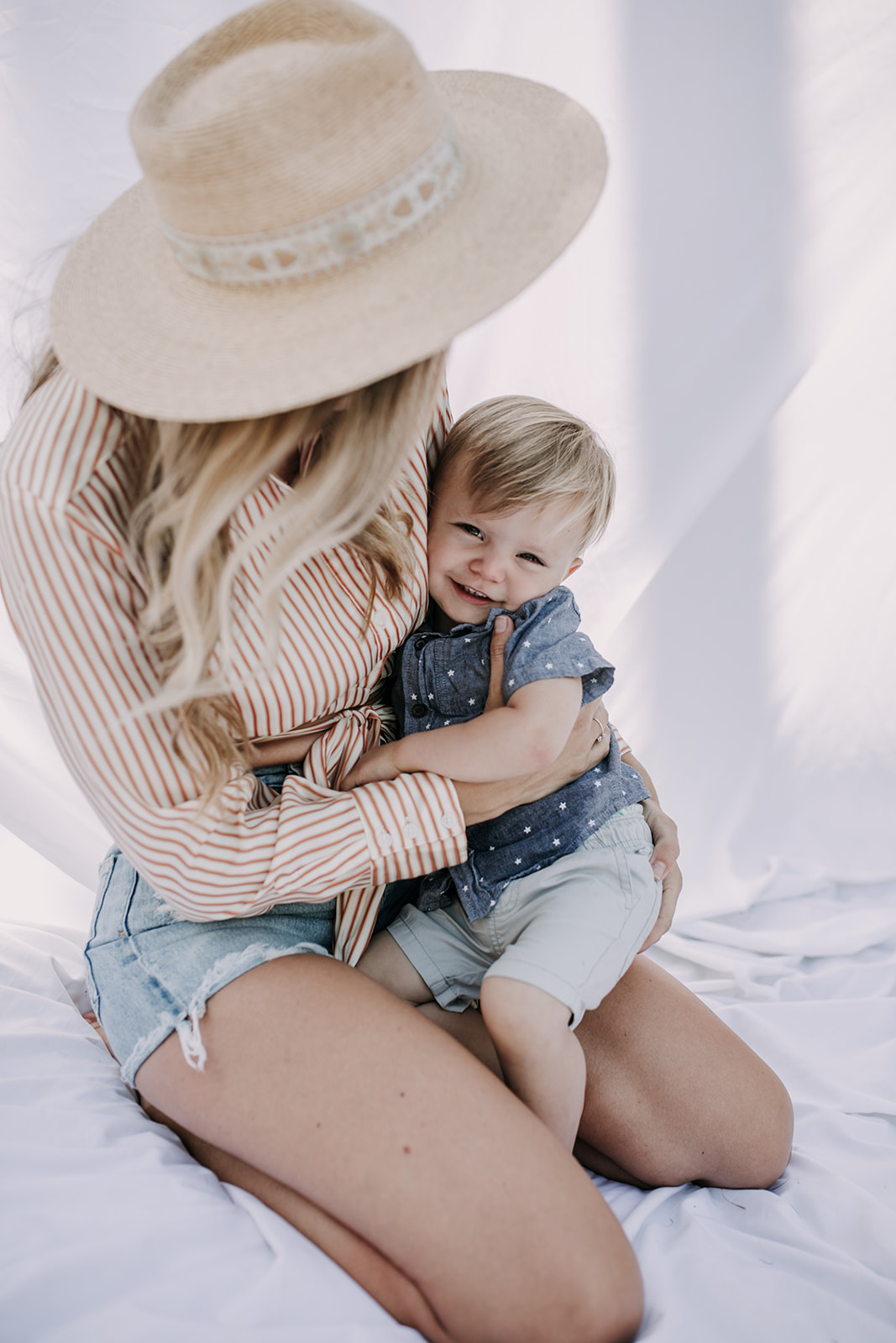 backyard mini photoshoot family photos black and white mommy and me mom of boys family photo inspiration San Diego family photographer Sabrina Kinsella sabrinalynnphoto