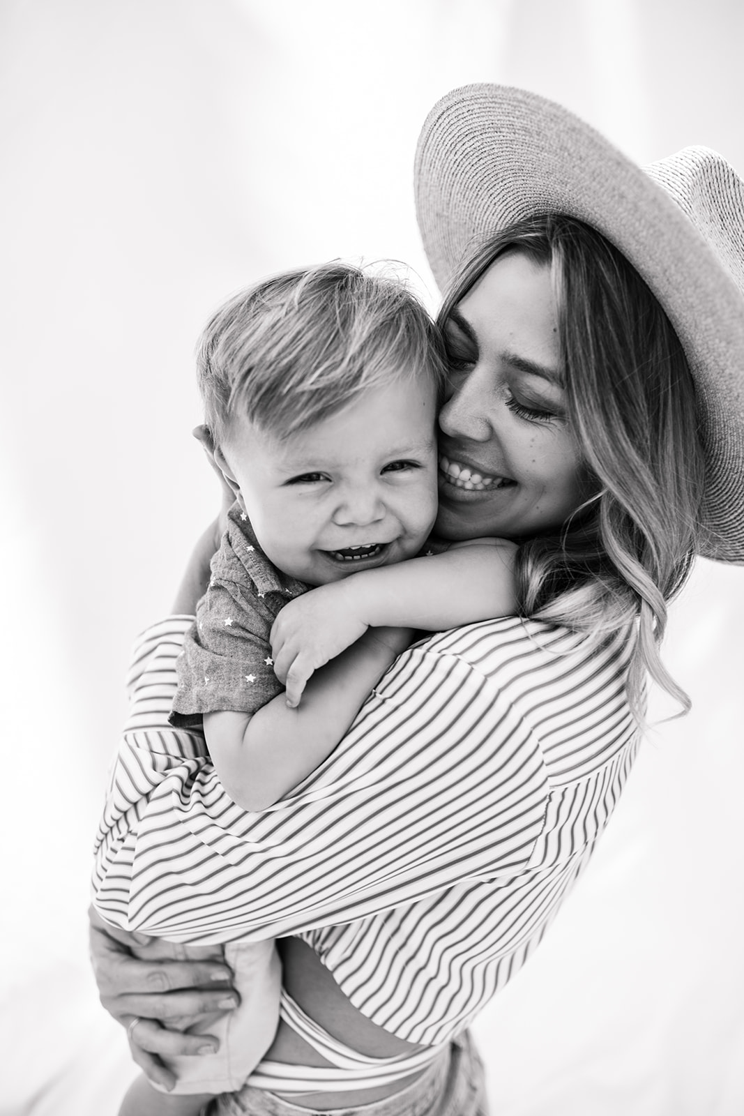 backyard mini photoshoot family photos black and white mommy and me mom of boys family photo inspiration San Diego family photographer Sabrina Kinsella sabrinalynnphoto