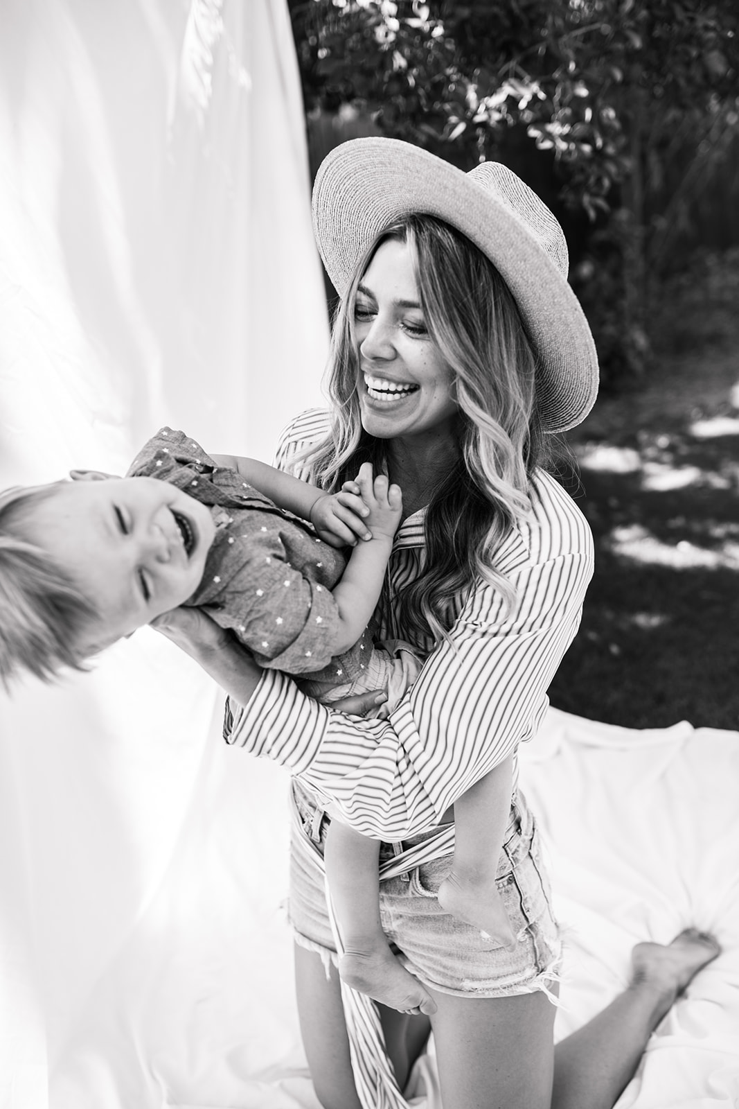 backyard mini photoshoot family photos black and white mommy and me mom of boys family photo inspiration San Diego family photographer Sabrina Kinsella sabrinalynnphoto