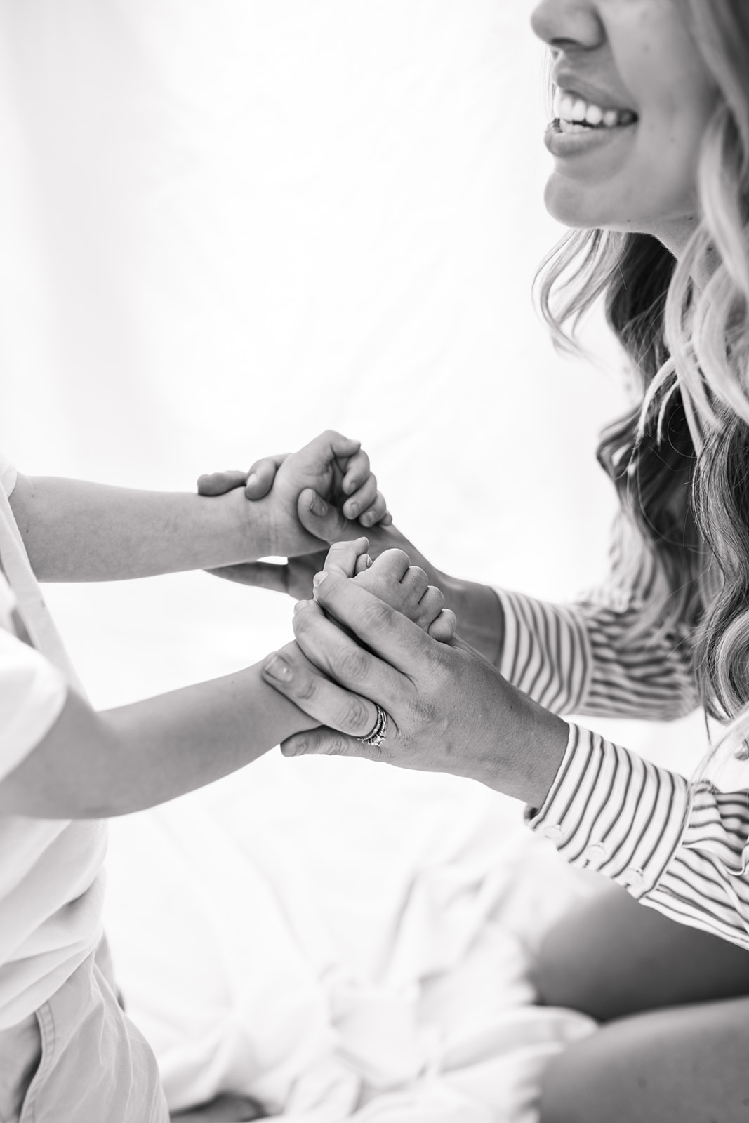 backyard mini photoshoot family photos black and white mommy and me mom of boys family photo inspiration San Diego family photographer Sabrina Kinsella sabrinalynnphoto