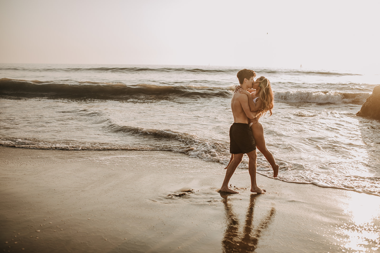 beach San Diego sunset golden hour beach couples photoshoot couples session San Diego couples photographer Sabrina Kinsella