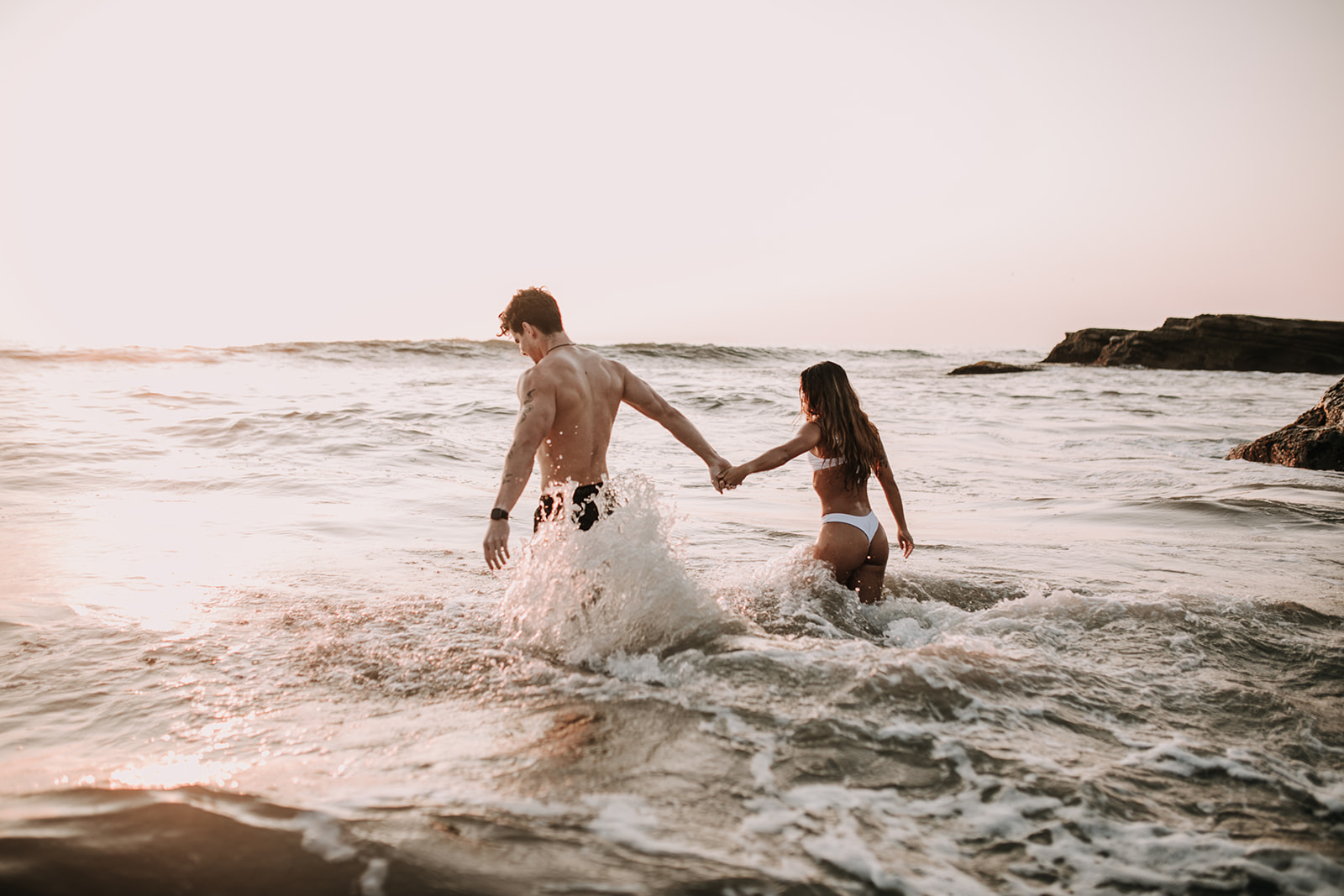 beach San Diego sunset golden hour beach couples photoshoot couples session San Diego couples photographer Sabrina Kinsella