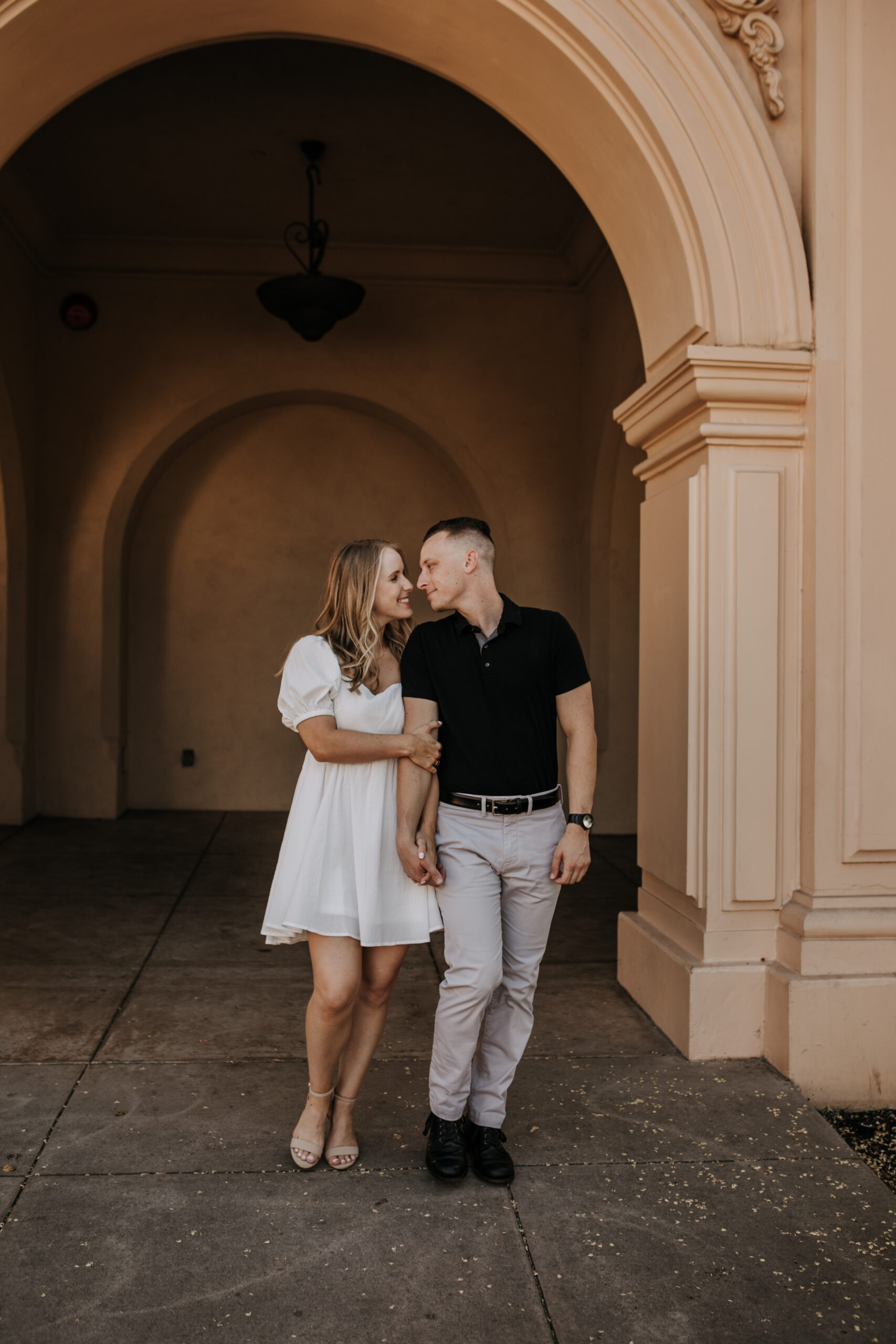 couples phots couple sessin engagement photos san Diego couples photographer san Diego engagement photographer San Diego wedding photographer Balboa park museum photos engagement inspo San Diego lifestyle photographer Sabrina Kinsella love marriage engagement