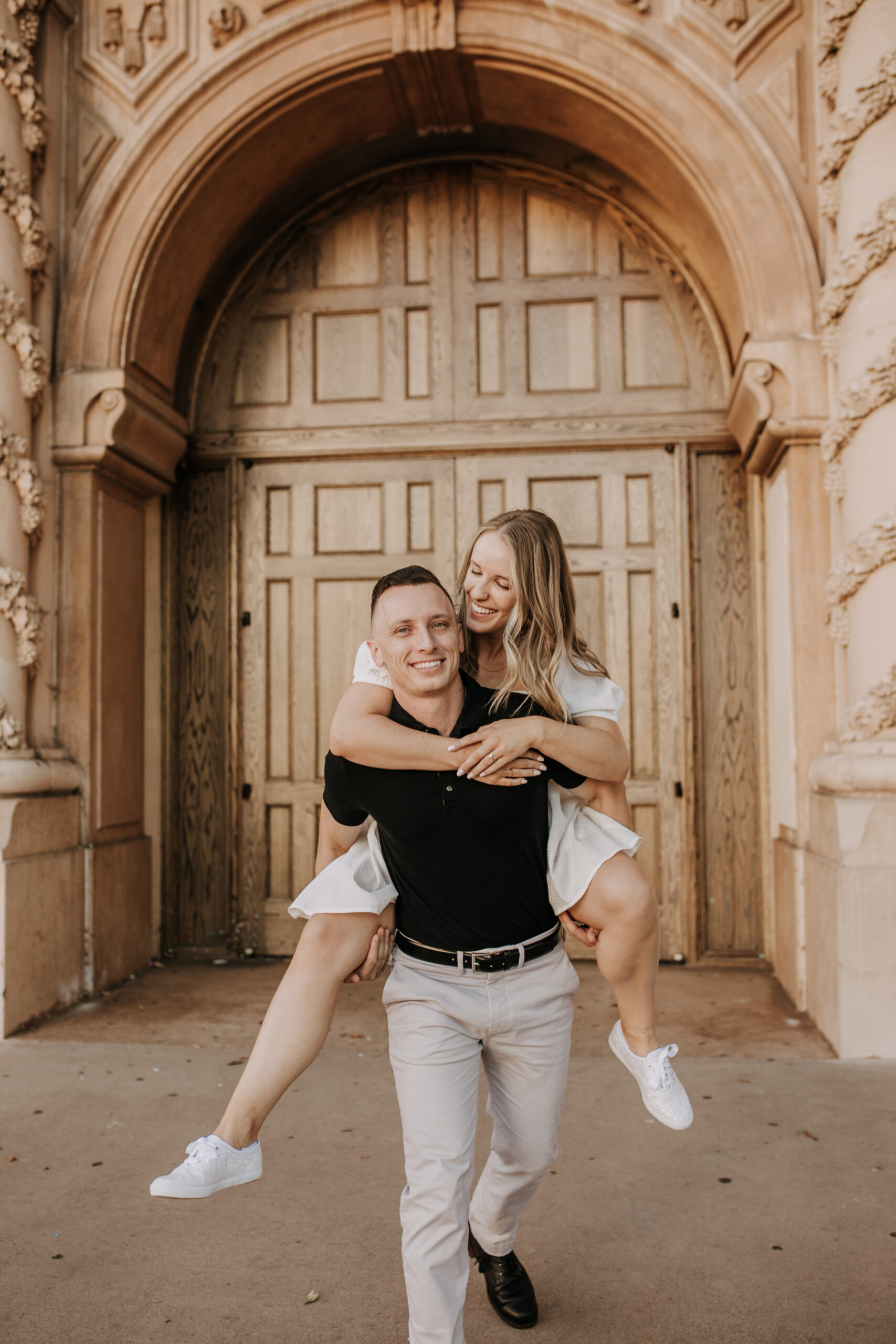 couples phots couple sessin engagement photos san Diego couples photographer san Diego engagement photographer San Diego wedding photographer Balboa park museum photos engagement inspo San Diego lifestyle photographer Sabrina Kinsella love marriage engagement