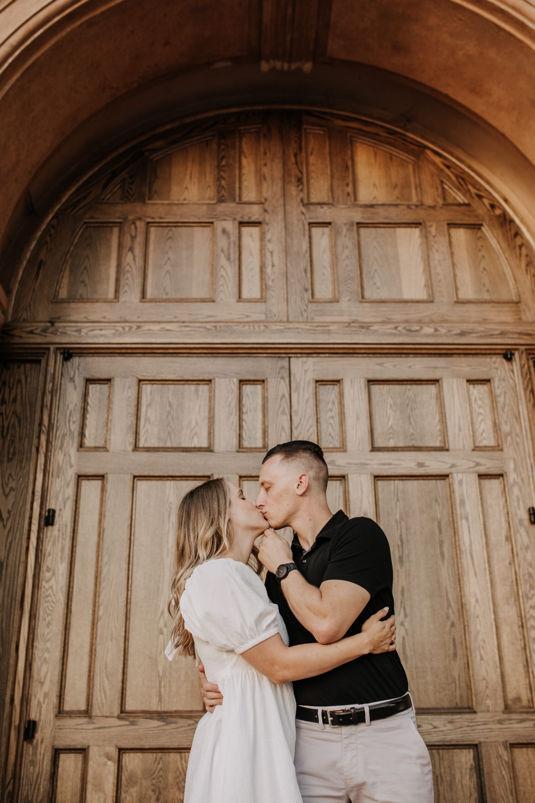 couples phots couple sessin engagement photos san Diego couples photographer san Diego engagement photographer San Diego wedding photographer Balboa park museum photos engagement inspo San Diego lifestyle photographer Sabrina Kinsella love marriage engagement