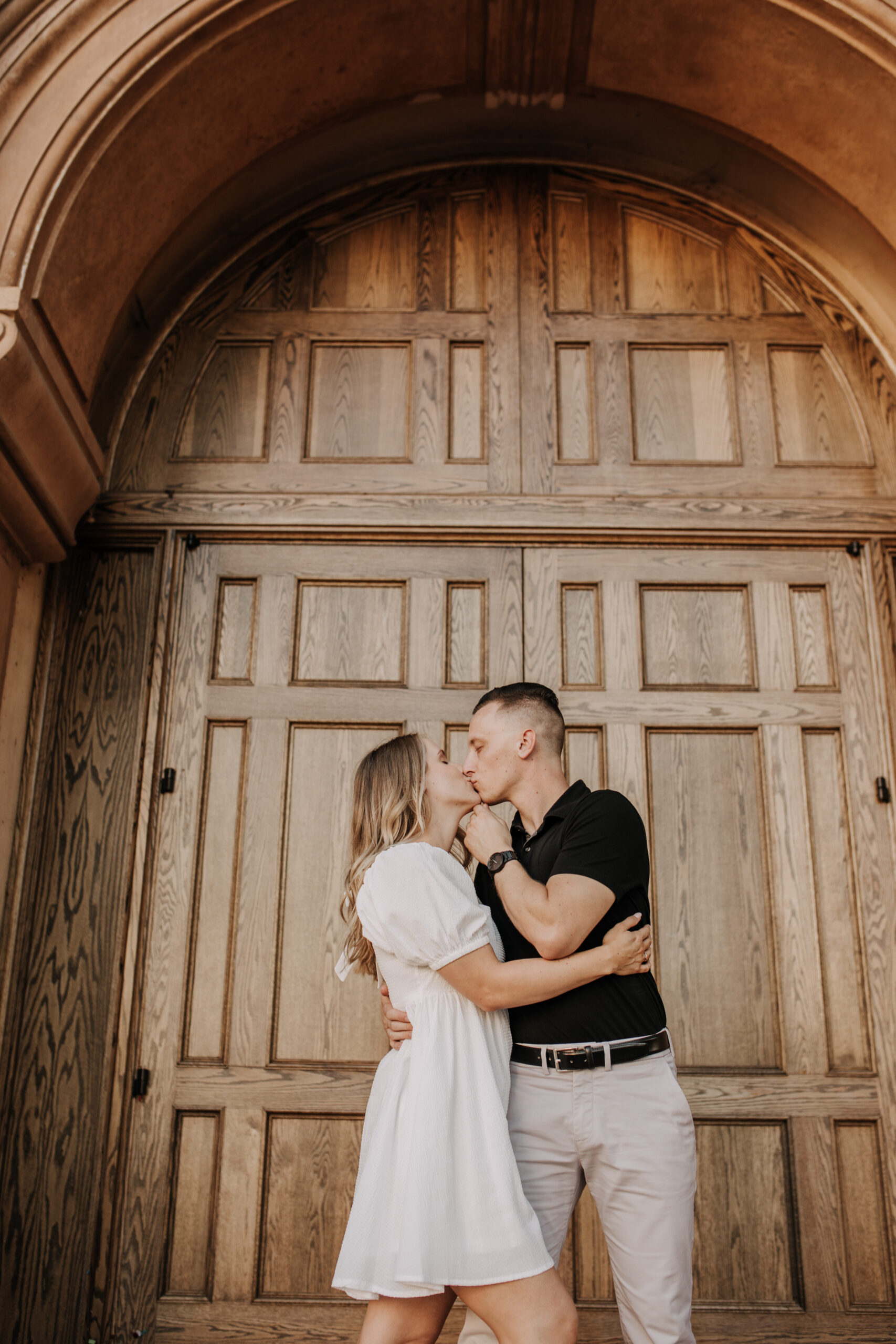 couples phots couple sessin engagement photos san Diego couples photographer san Diego engagement photographer San Diego wedding photographer Balboa park museum photos engagement inspo San Diego lifestyle photographer Sabrina Kinsella love marriage engagement